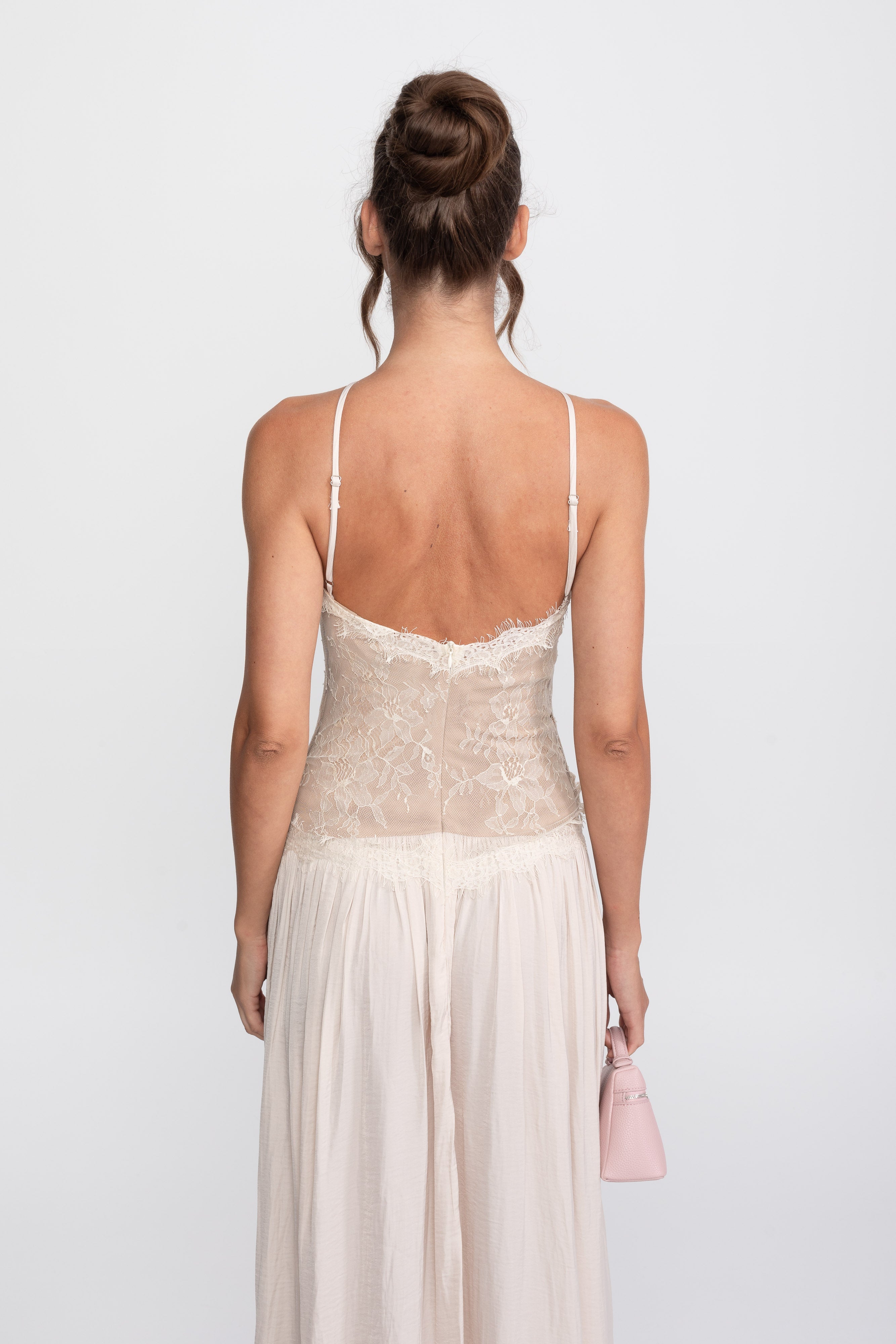 Rochie maxi fără mâneci cu halter din dantelă și fustă plisată - Cream