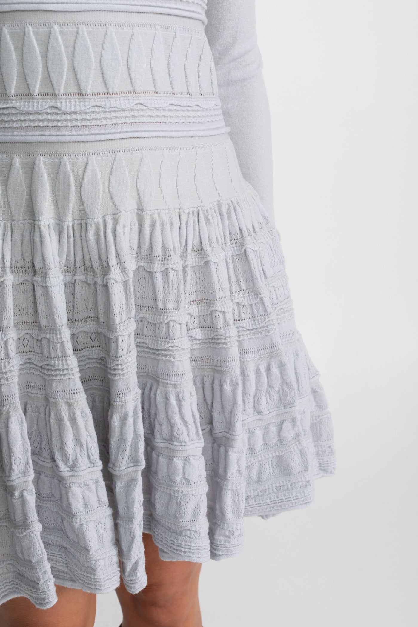 Rochie mini tricotată texturată cu fustă evazată - Gri deschis