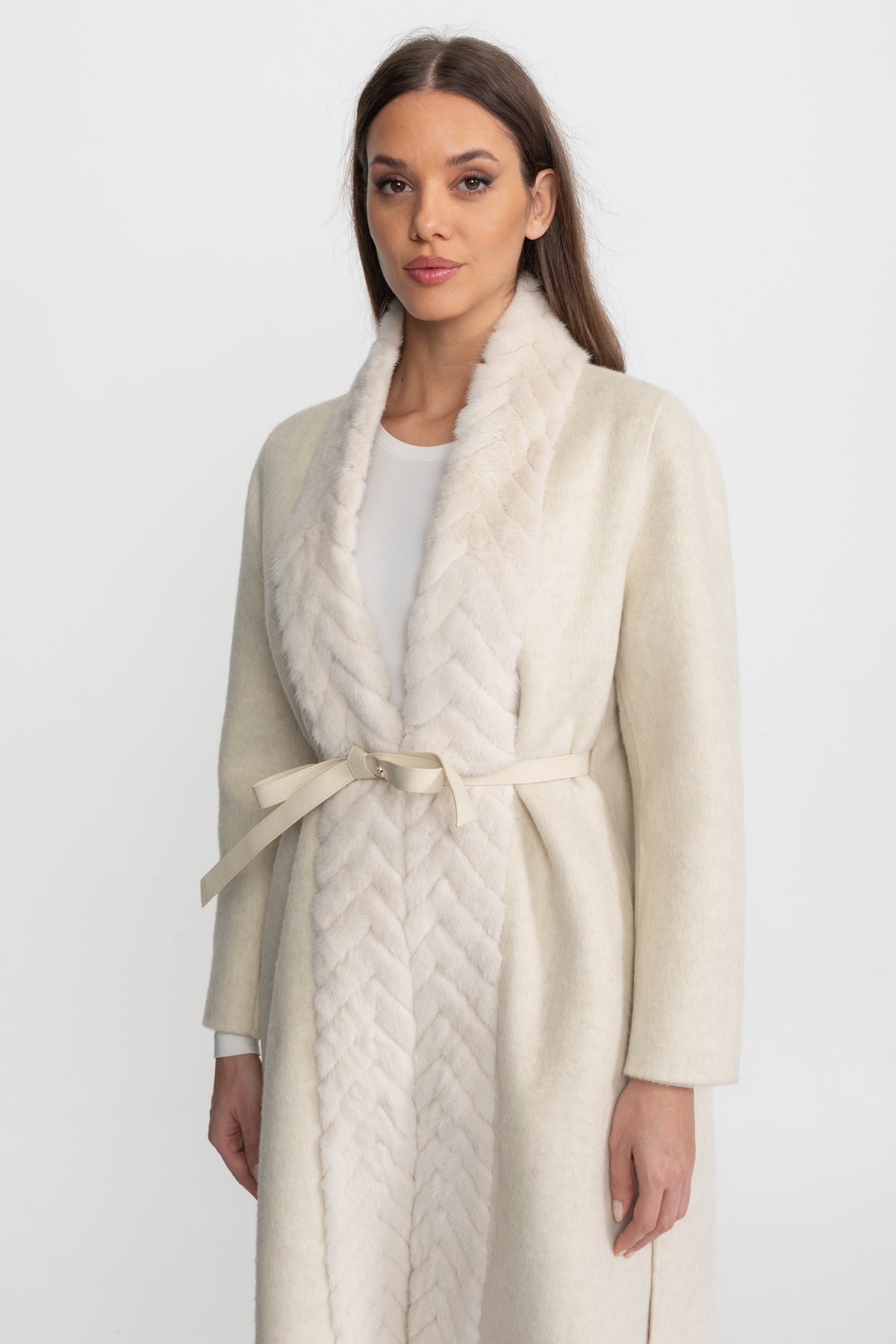 Wool & Alpaca Coat with Textured Mink Fur Collar – Ivoire