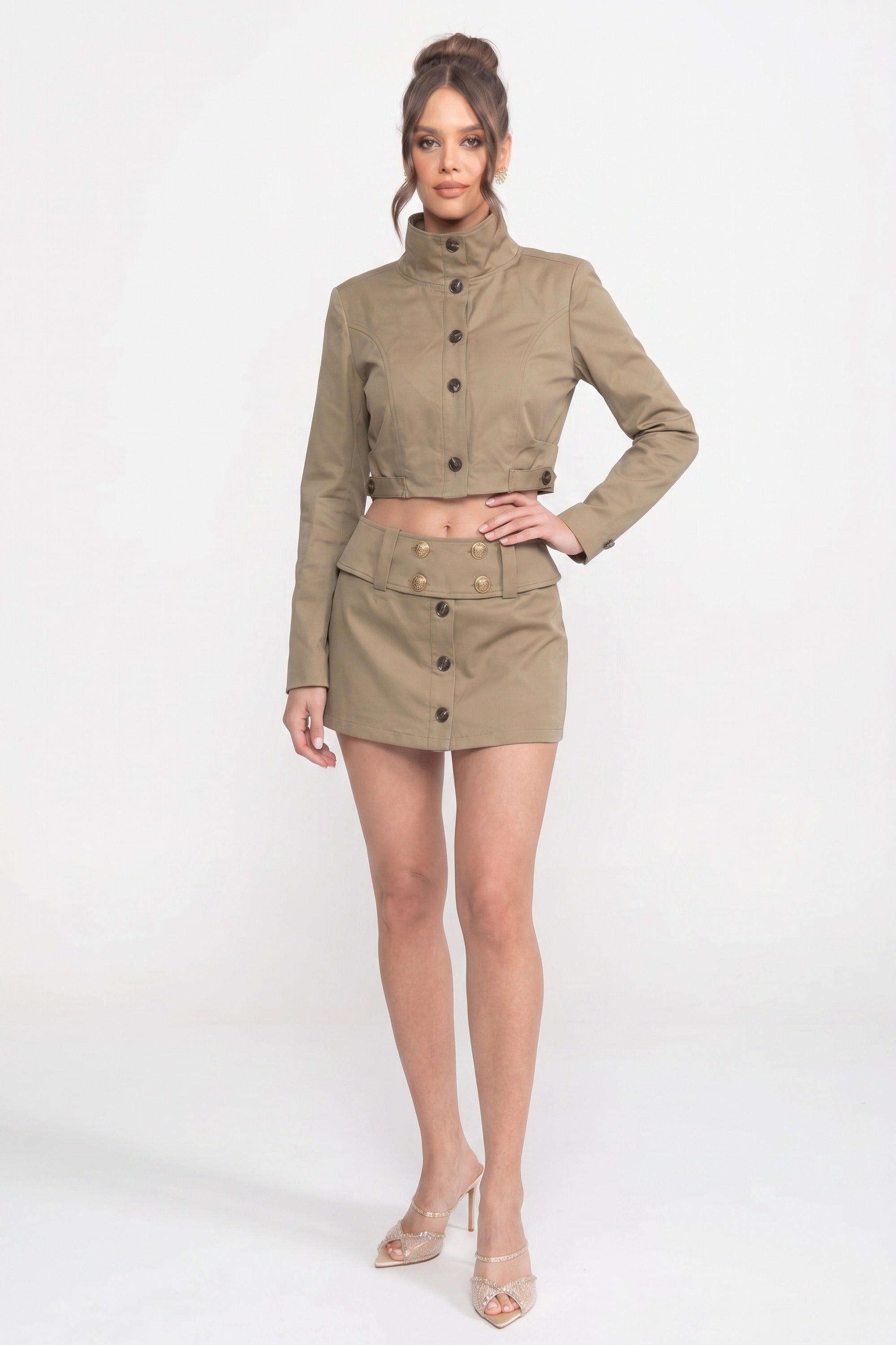 Set coordonat cu jachetă scurtă cu închidere dublă și fustă mini - Khaki