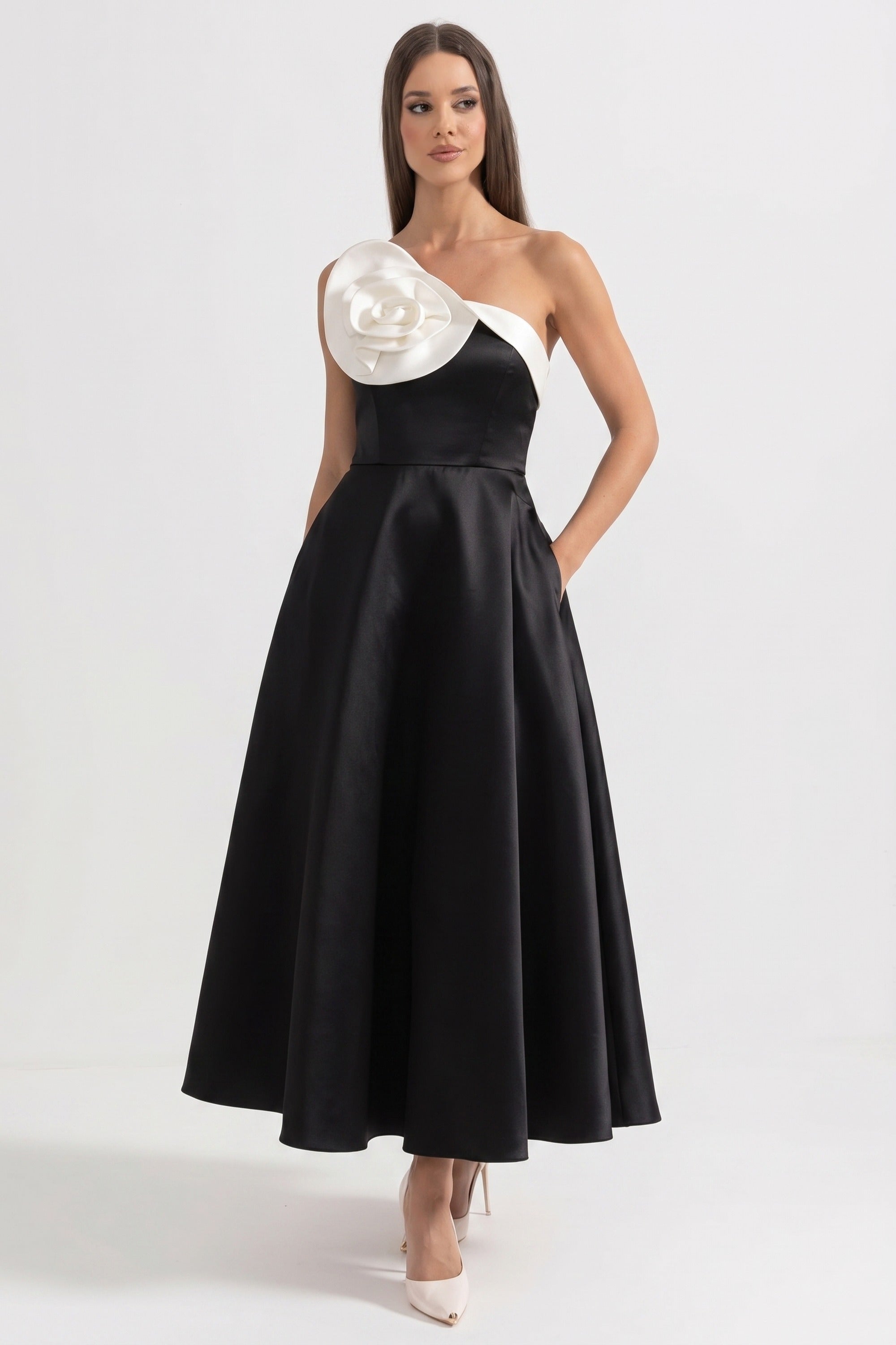 Rochie de seară one-shoulder cu trandafir 3D supradimensionat și fustă amplă - Negru
