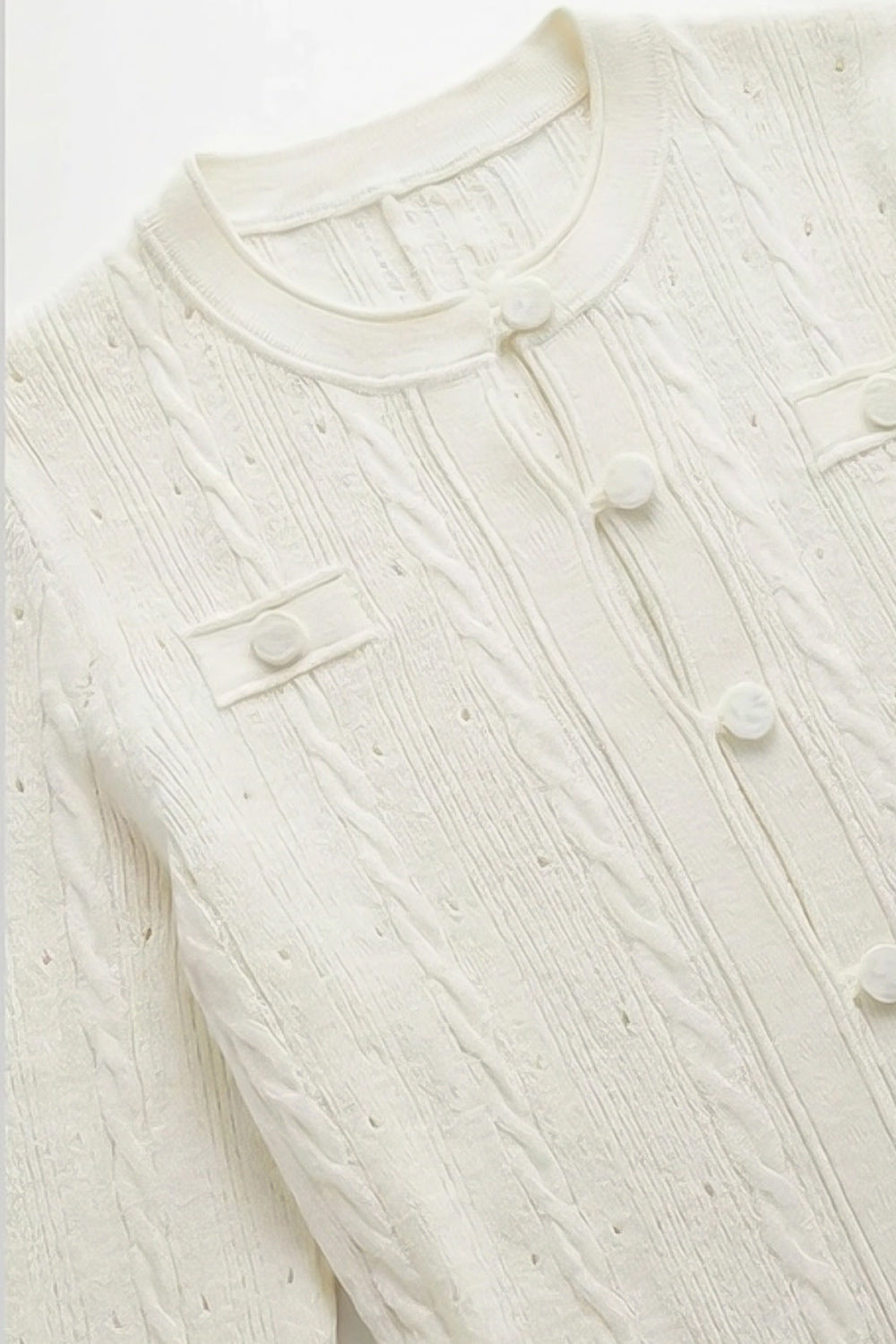 Rochie midi tricotată cu nasturi în față și detalii pointelle – Ivoire