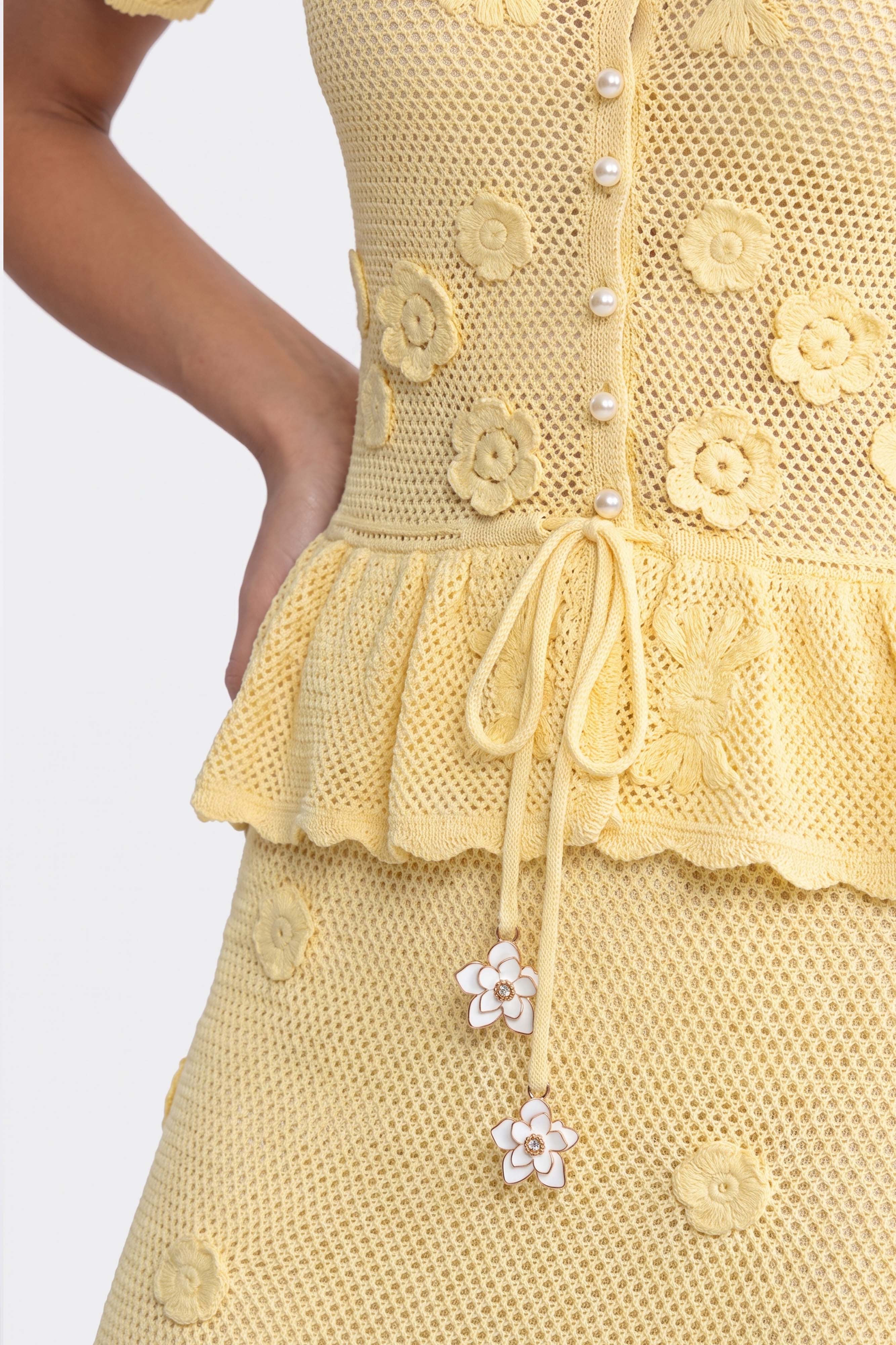 Rochie mini peplum din croșet floral cu talie cu șnur - Galben