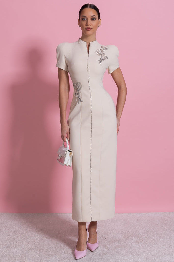 Rochie midi cu mâneci scurte, decolteu înalt cu despicătură și embellishments sclipitoare - Ivoire 