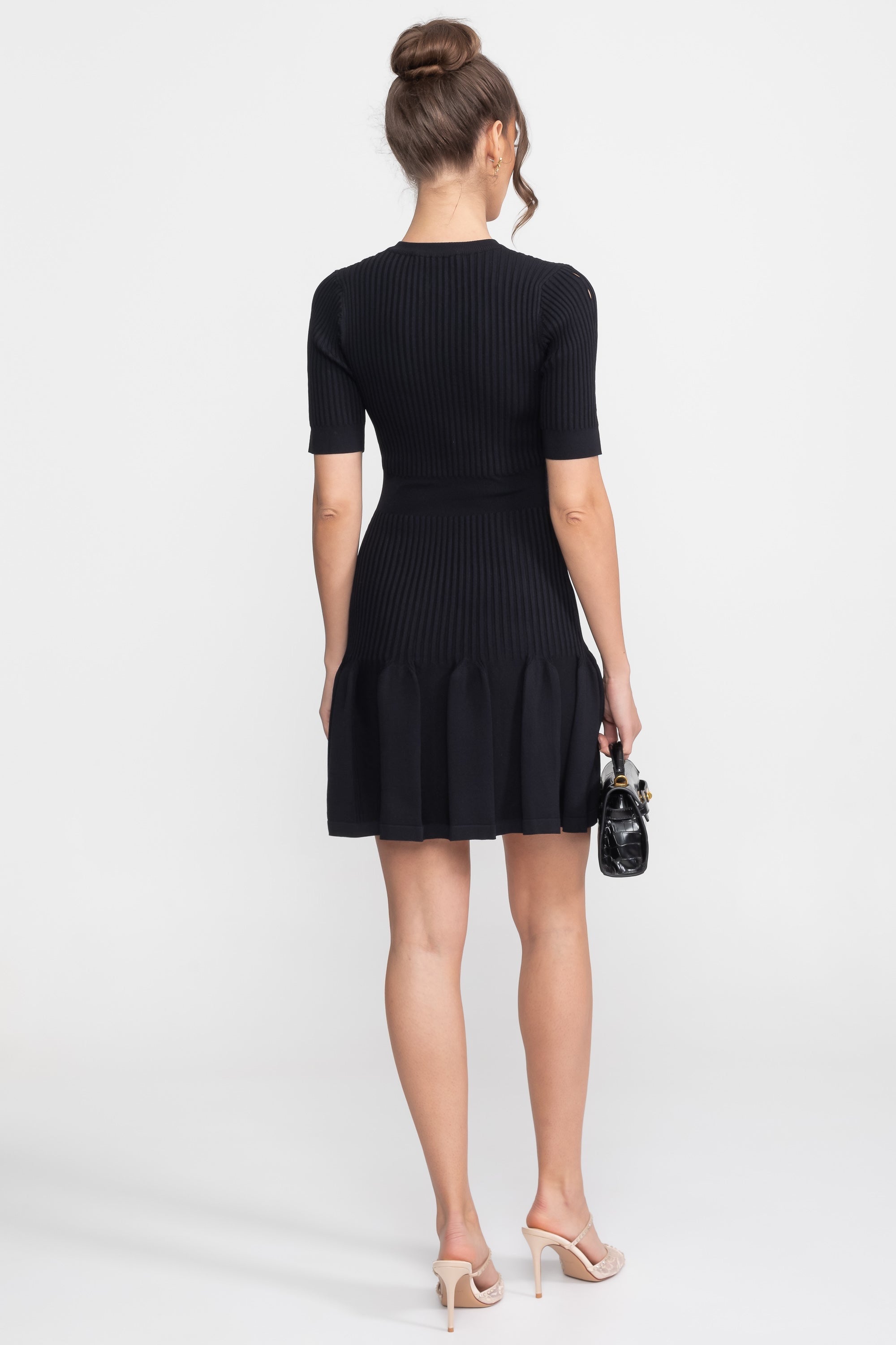 Rochie Mini Tricotată cu Dungi, Guler cu Decupaj și Nasturi Aurii - Negru 