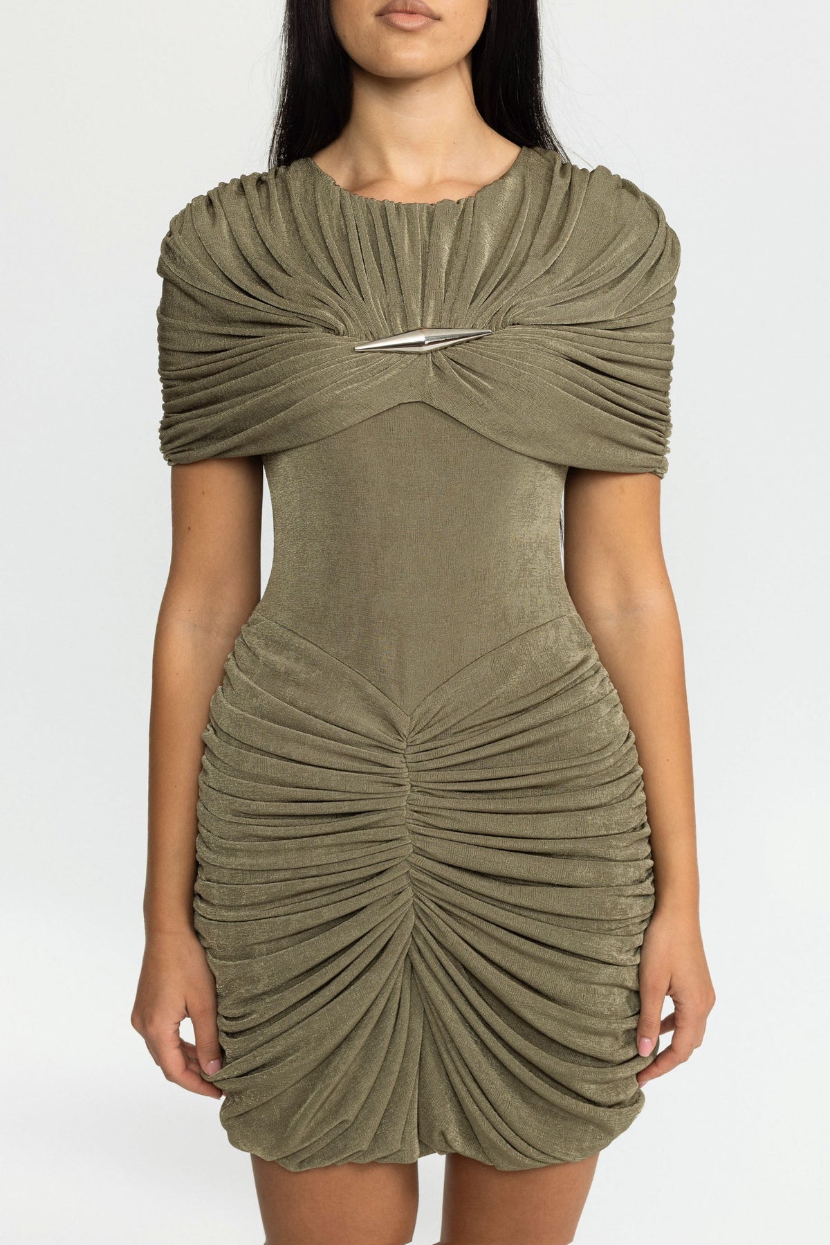 Rochie mini drapată cu pelerină și fronseuri - Olive 