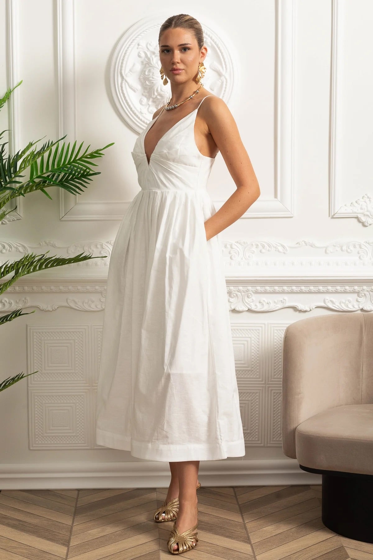 Rochie midi cu bretele, corset plisat, spate smock și fustă adunată - Alb 