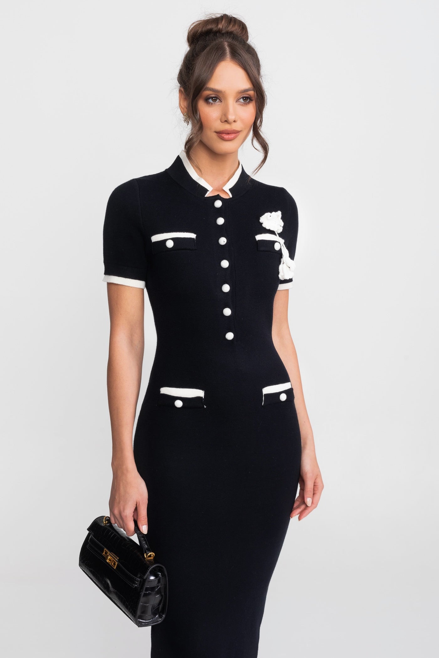 Rochie midi din tricot ribat, cu margini contrastante și buzunare decorative - Negru 