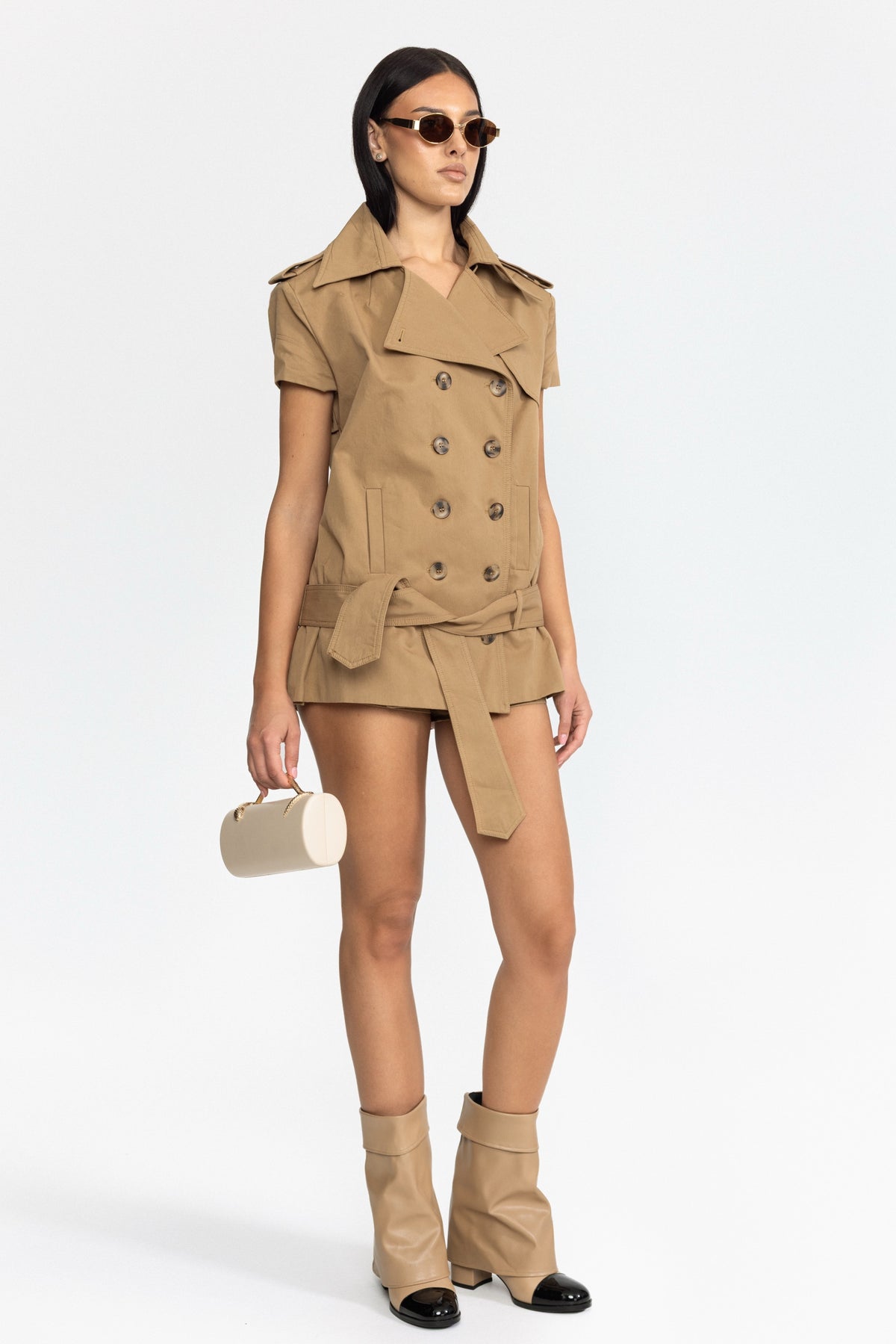 Set cu top trench cu cordon și minișorturi - kaki 