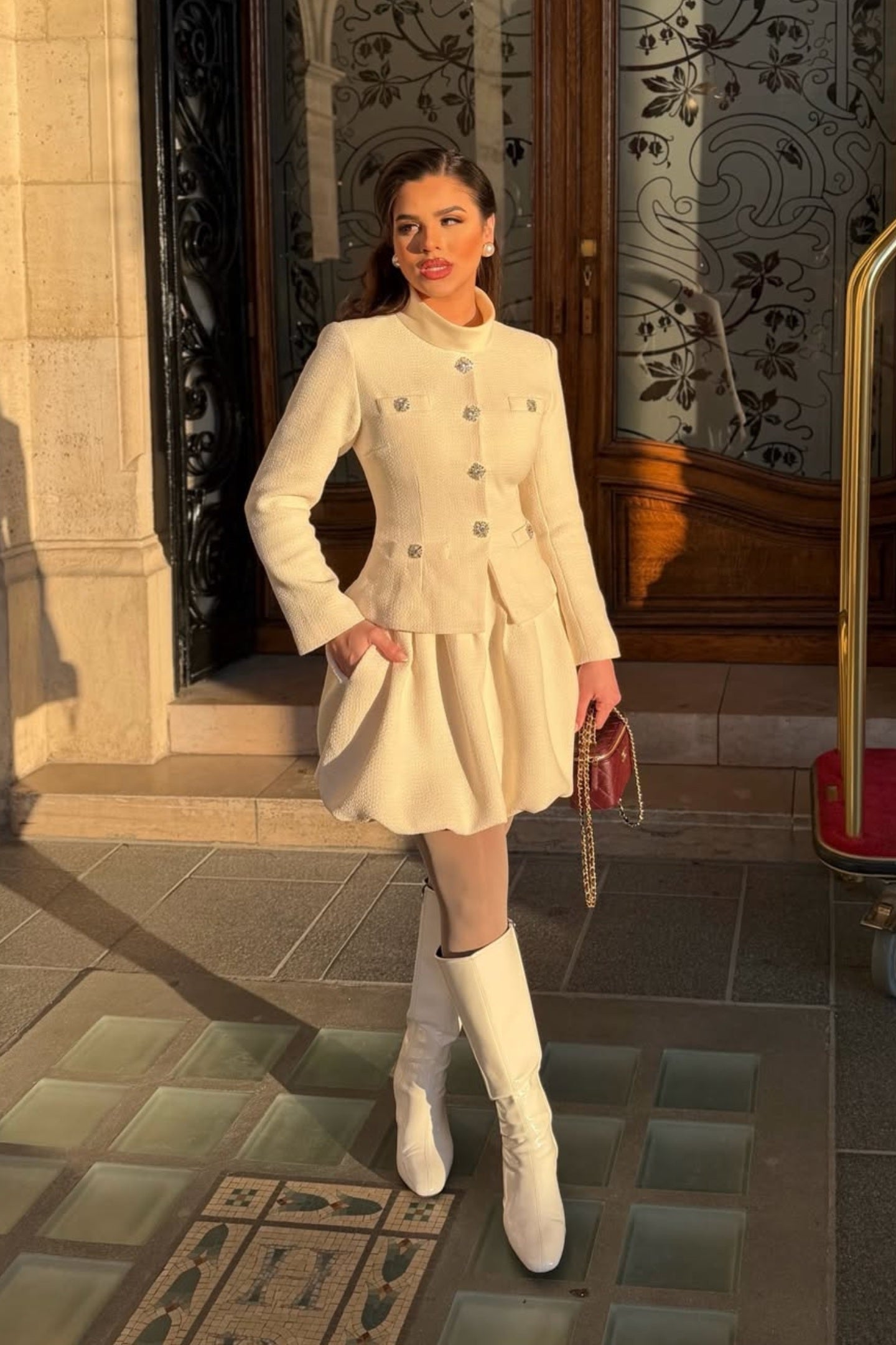 Rochie Mini Texturată cu Aplicatii de Nasturi din Cristal – Ivoire 