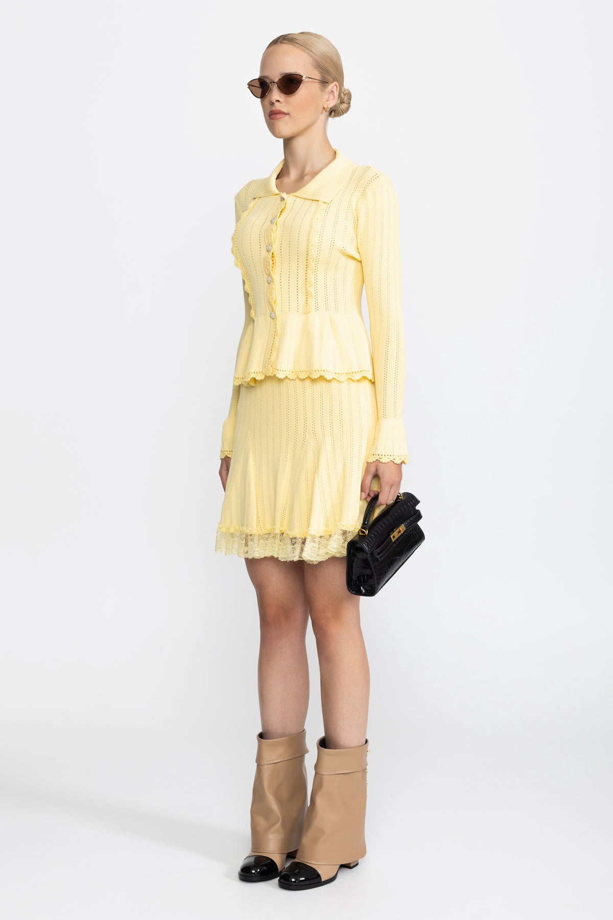 Set coordonat cu cardigan peplum din tricot pointelle și fustă cu tiv din dantelă - Galben 