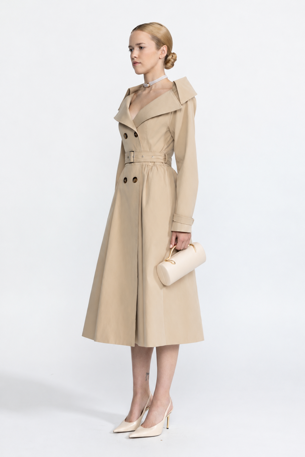 Rochie-trench bej cu guler off-shoulder și cordon în talie 