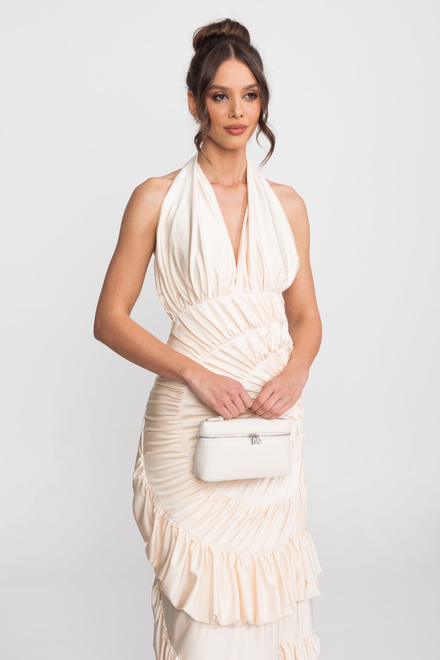 Rochie maxi halter cu bust plisat în evantai și fustă cu volane în straturi - Ivoire 