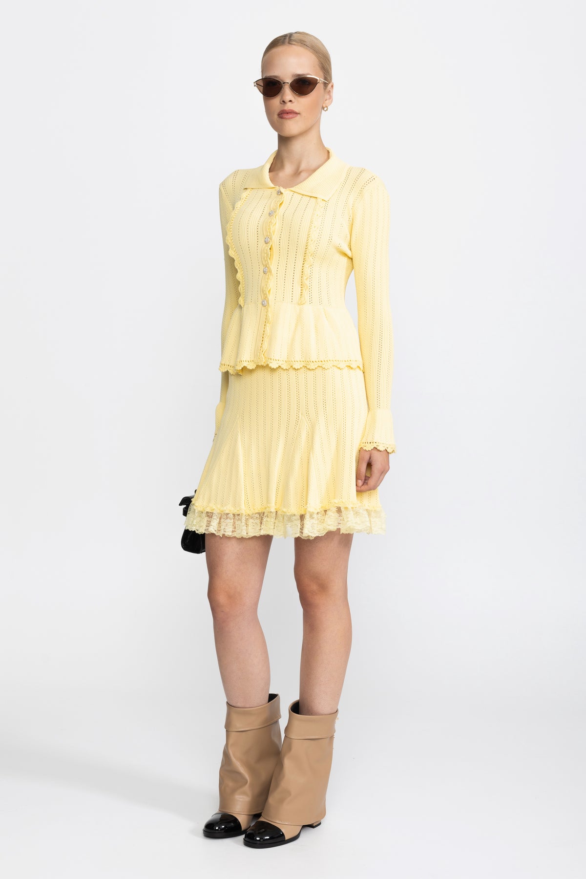 Set coordonat cu cardigan peplum din tricot pointelle și fustă cu tiv din dantelă - Galben 