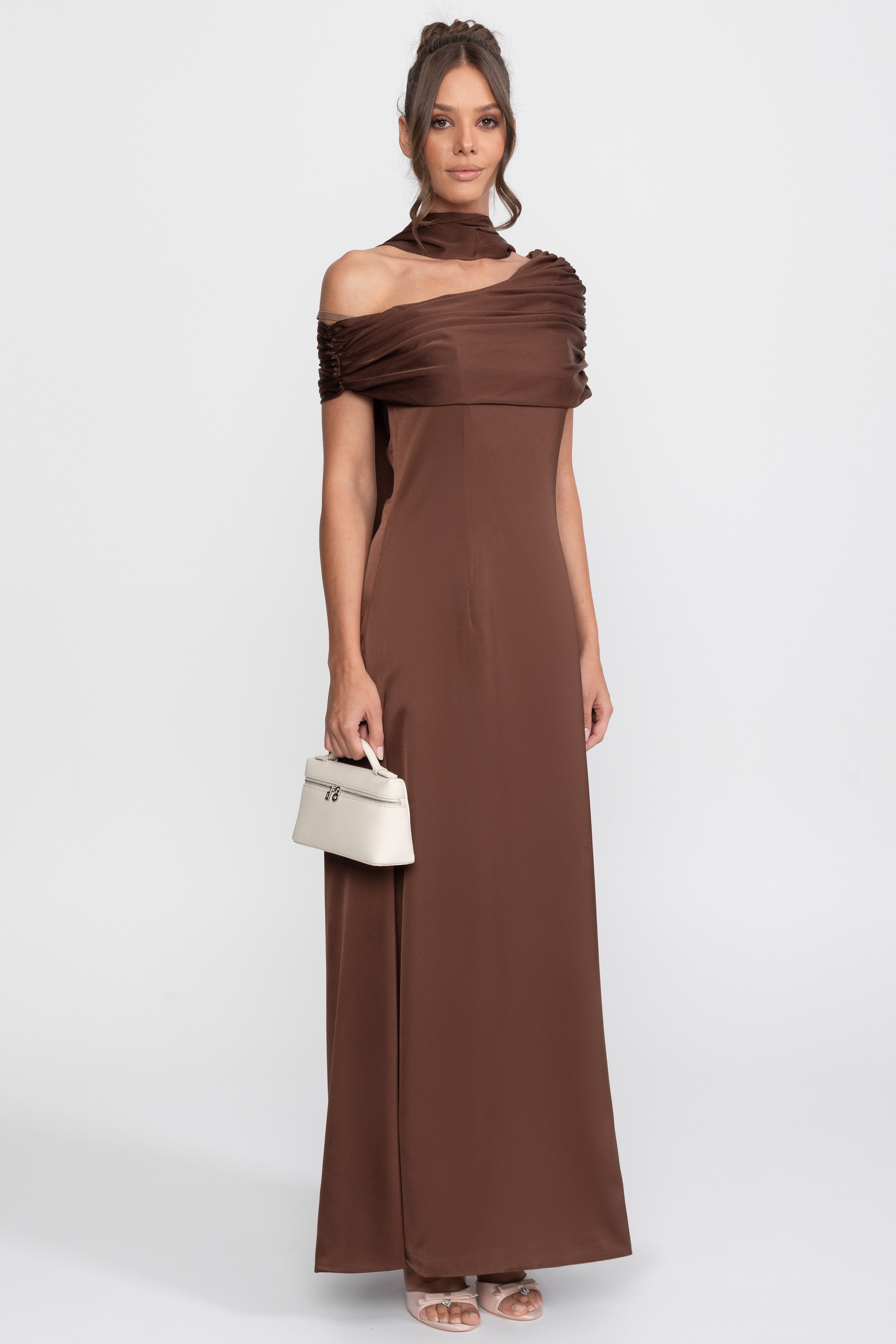 Rochie lungă din satin drapat, cu un singur umăr, cu design petrecut și fronseu - Brown 