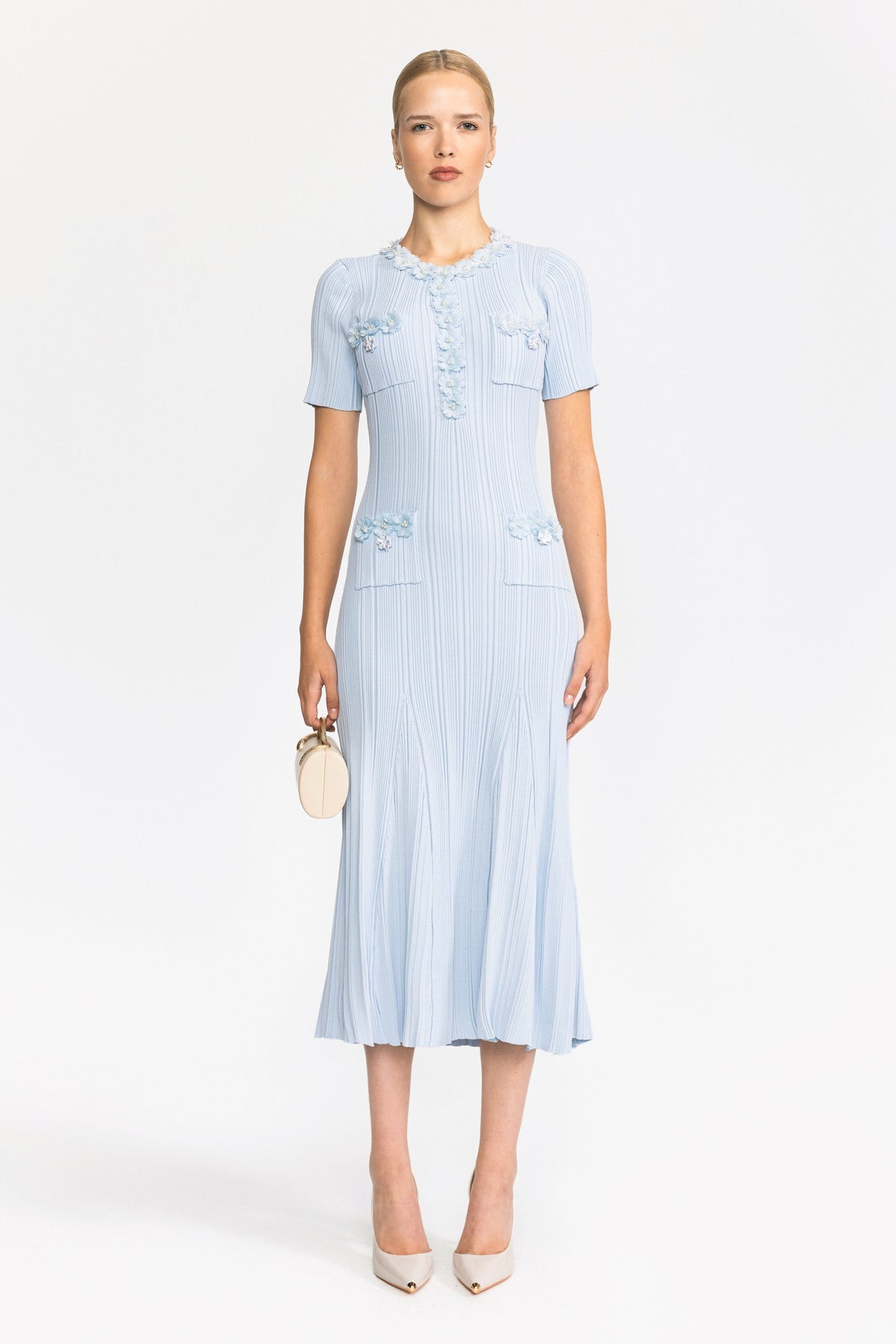 Rochie midi din tricot reiato cu aplicație florală - bleu deschis 