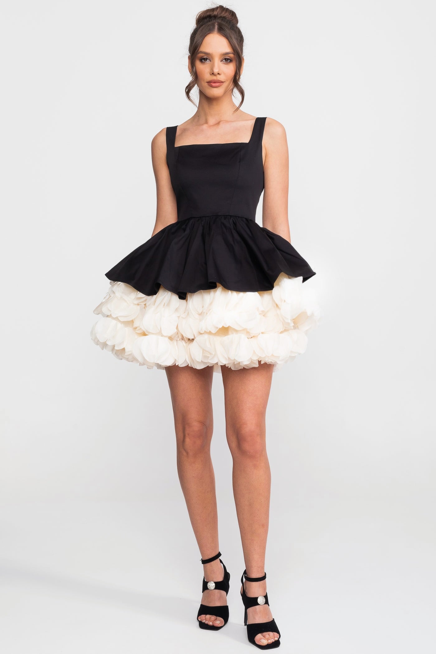 Rochie mini fără bretele, cu decolteu pătrat și strat inferior de fustă cu volane - Negru 