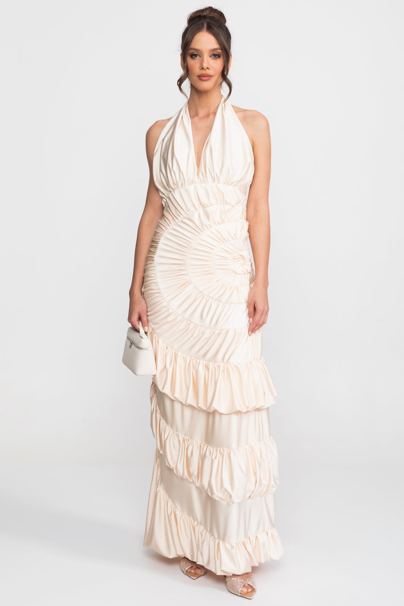 Rochie maxi halter cu bust plisat în evantai și fustă cu volane în straturi - Ivoire 