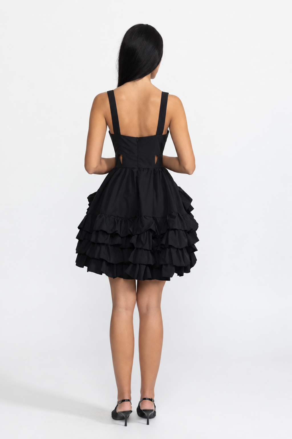 Rochie mini neagră cu broderie florală, decupaje și volane 
