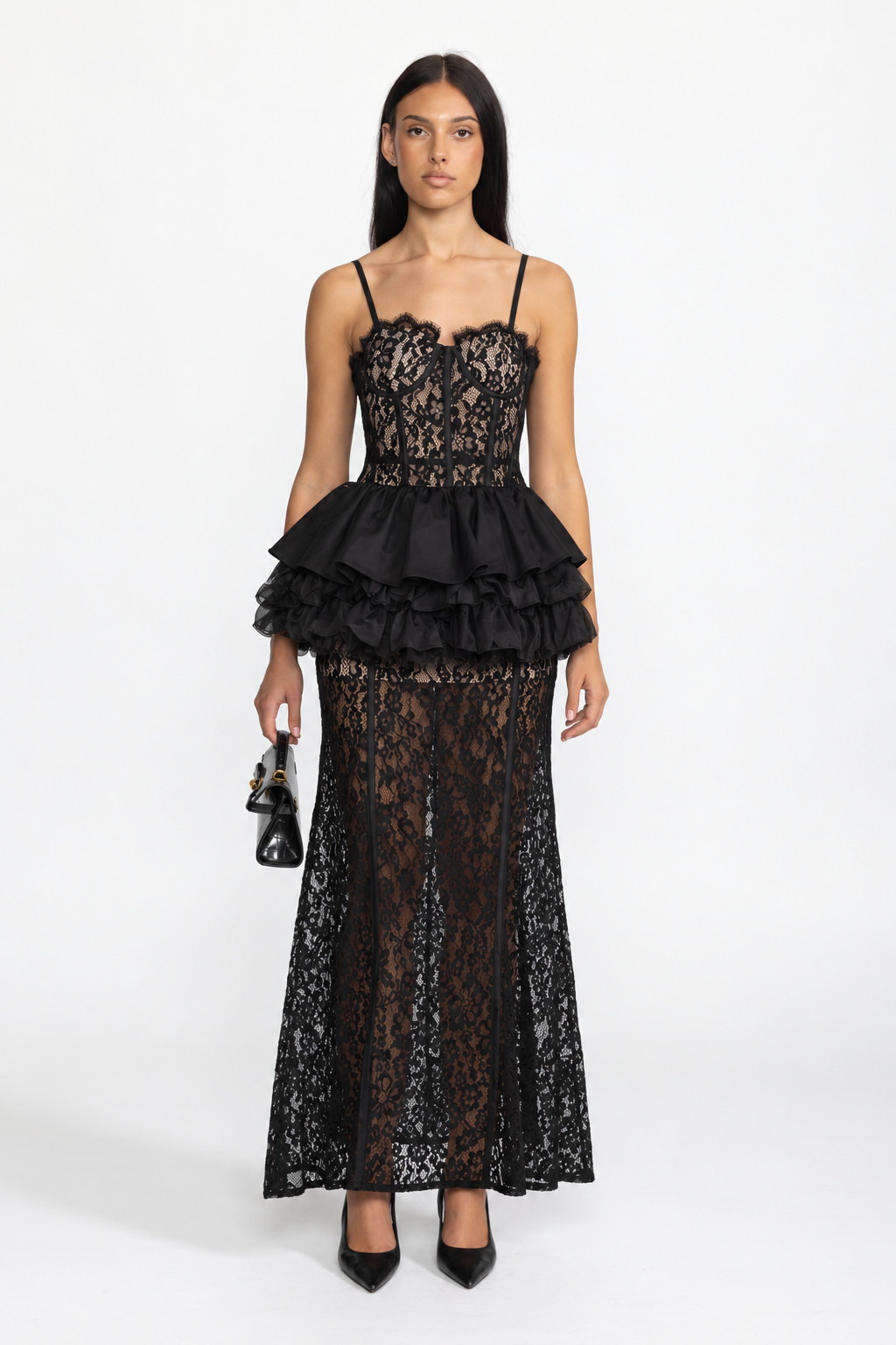 Rochie maxi neagră cu corset din dantelă, volane și peplum 