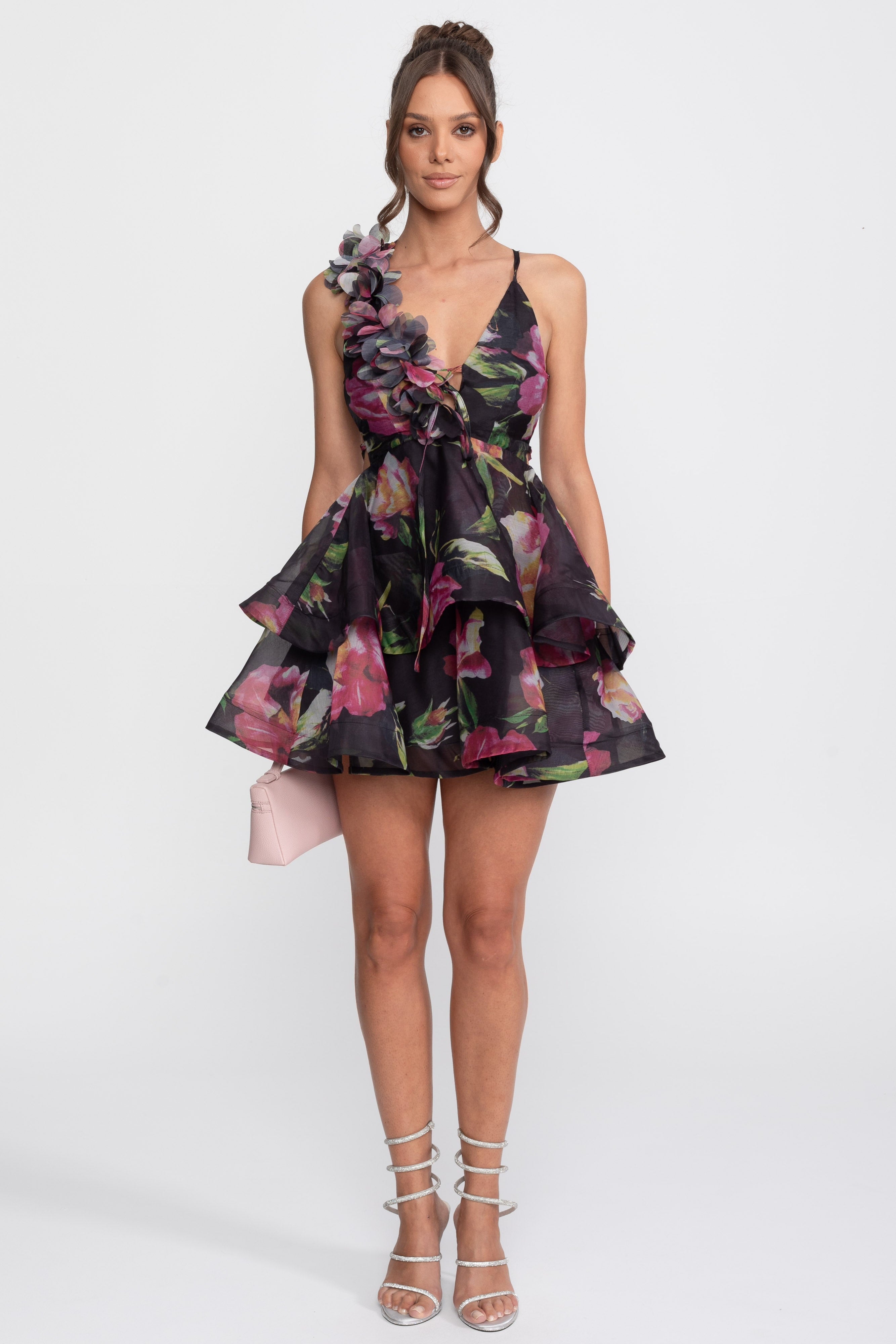 Rochie mini cu imprimeu floral și straturi suprapuse, cu bretele de umăr cu volane - Negru 