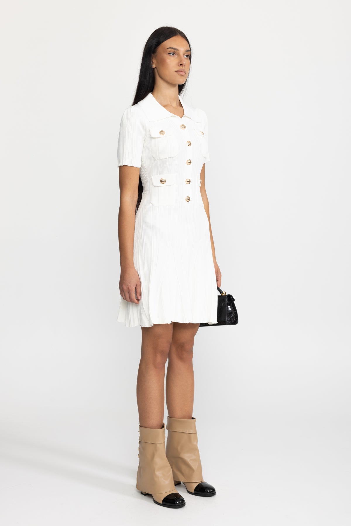 Rochie mini din tricot reiat cu guler polo și nasturi aurii - Alb 