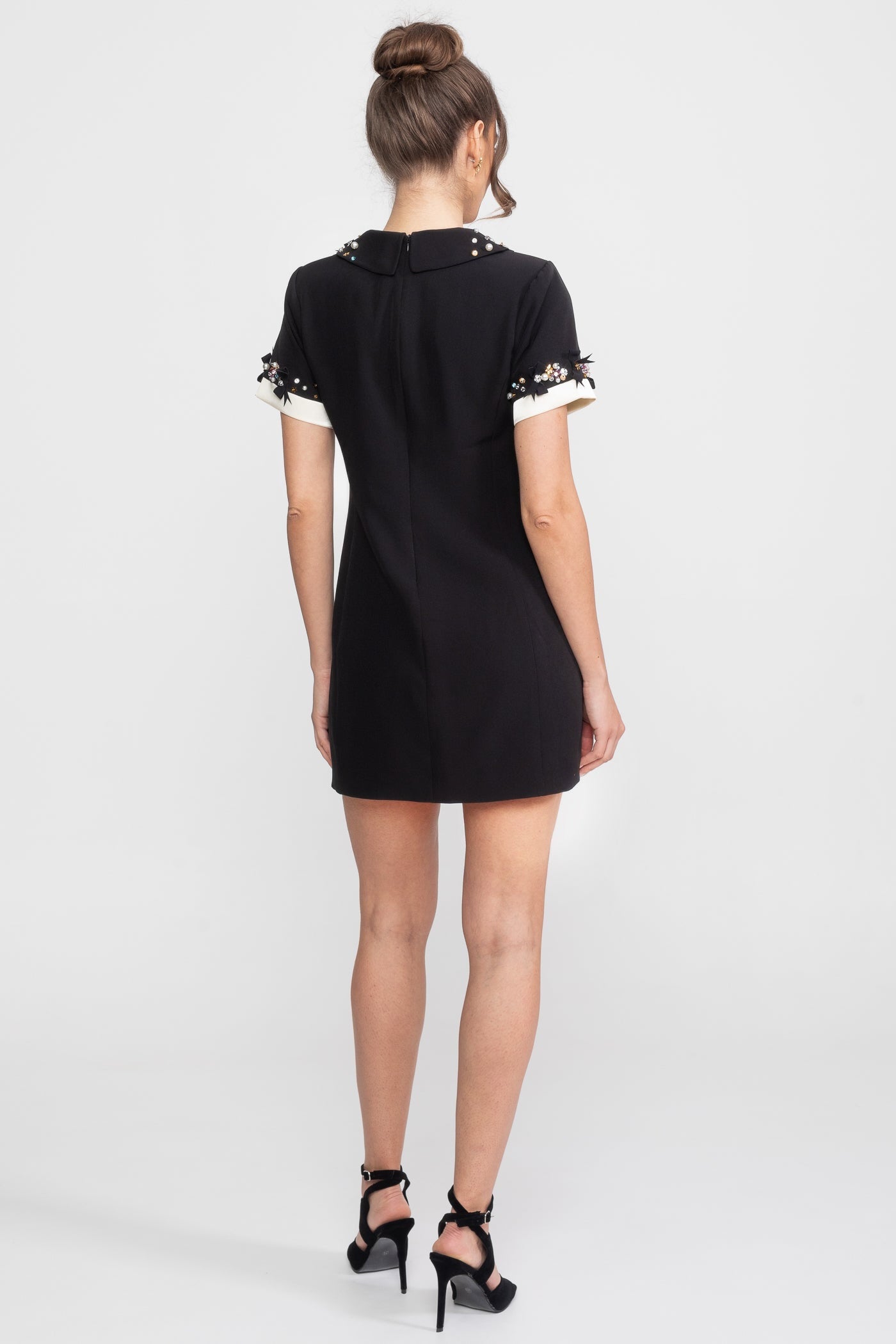 Rochie mini cu guler Peter Pan decorat cu cristale și manșete cu bijuterii - Negru 