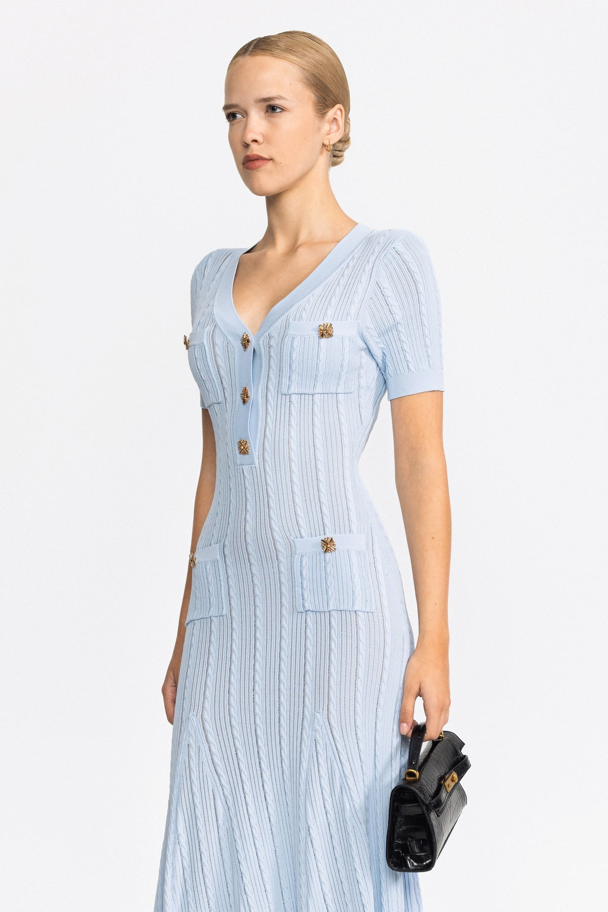Rochie midi din tricot cu model cablu și nasturi-bijuterie - albastru deschis 
