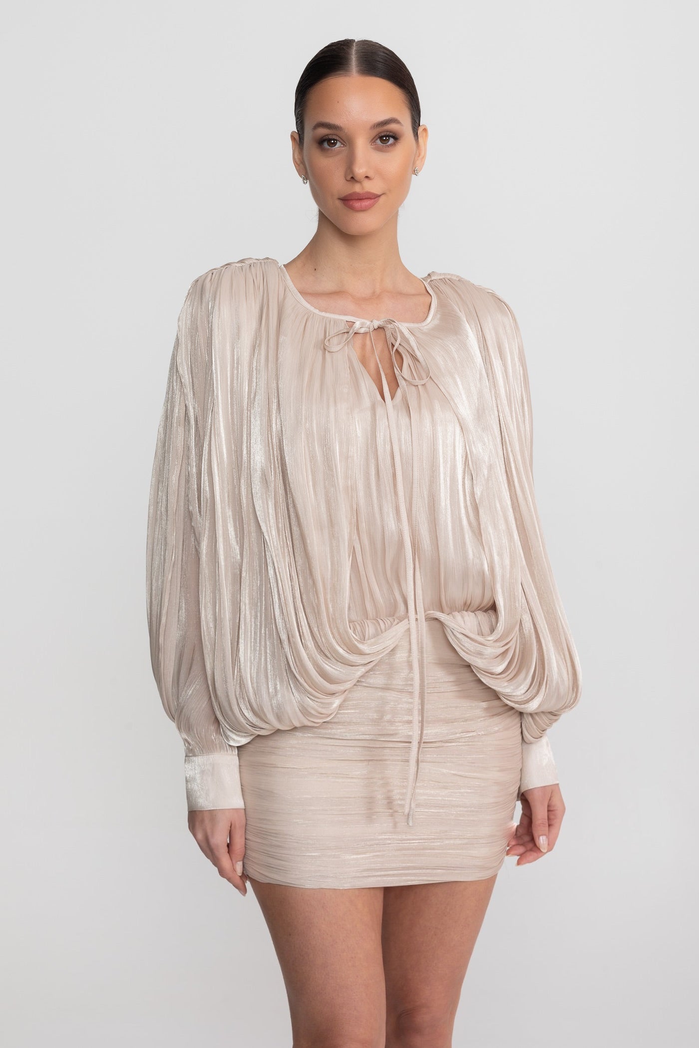 Rochie mini cu mâneci lungi drapate și mâneci tip aripă de liliac - Champagne 