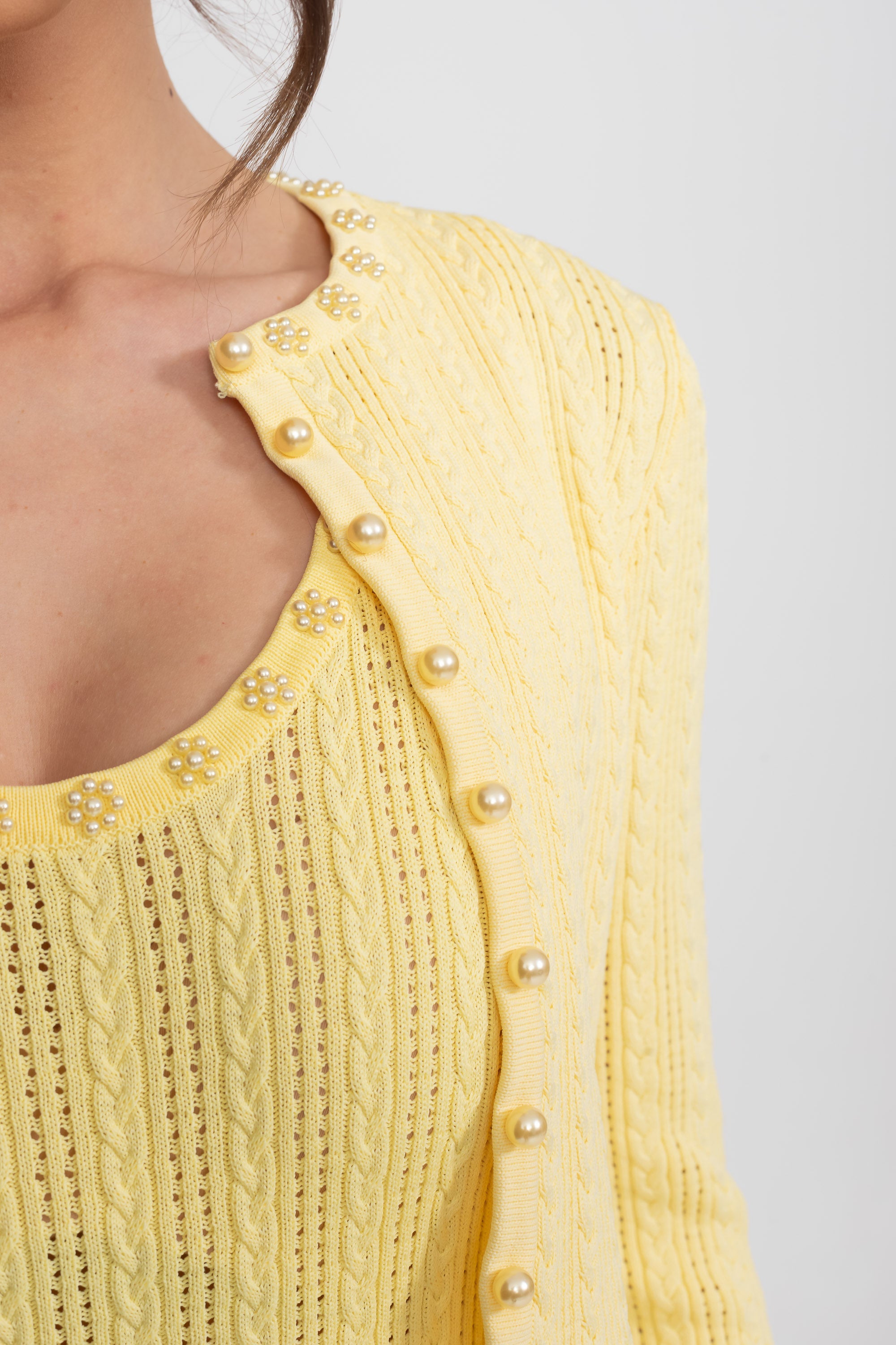 Set Rochie Tricotată cu Dungi și Cardigan cu Detalii de Nasturi din Perle - Galben 