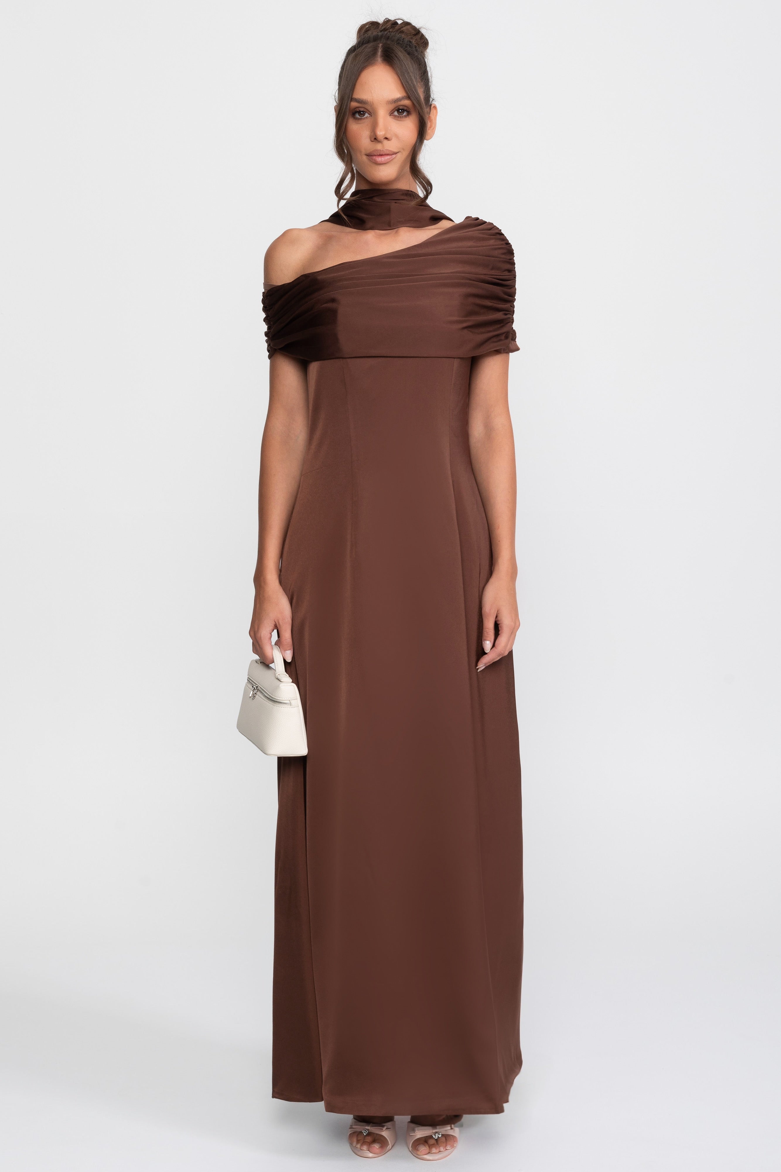 Rochie lungă din satin drapat, cu un singur umăr, cu design petrecut și fronseu - Brown 