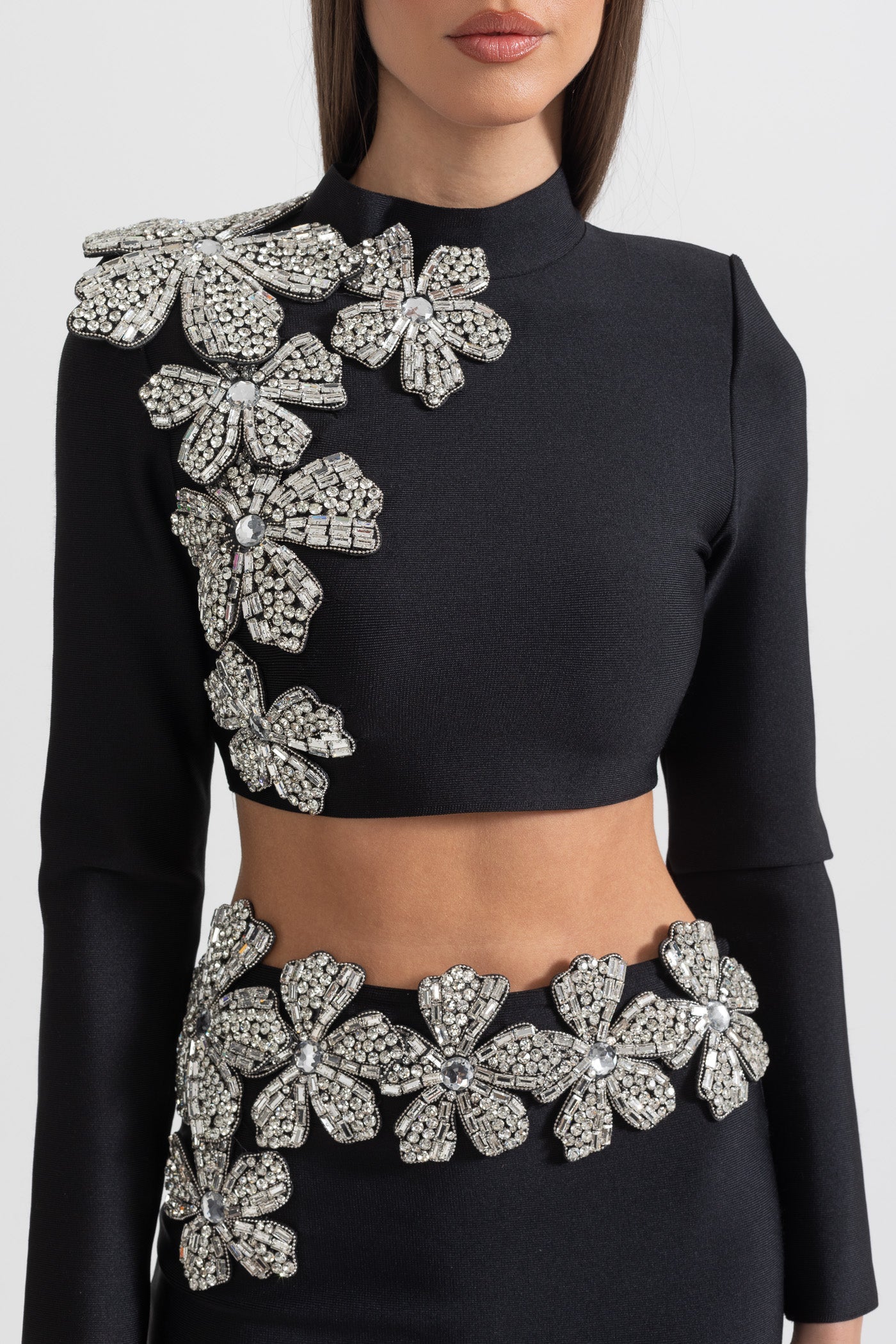 Set din două piese cu accent de floare din diamant, top cu mâneci lungi și fustă maxi - Negru 