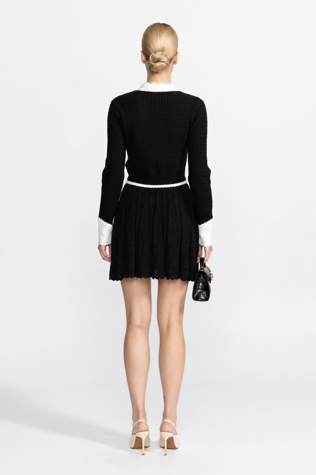 Cardigan cropped din tricot cu torsade, cu ornamente din perle și margini contrastante - negru 