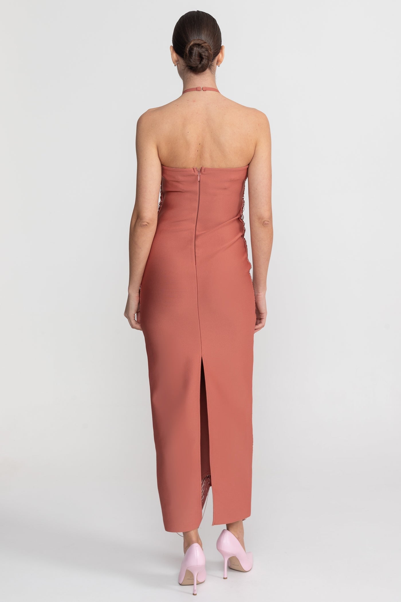 Rochie midi cu guler halter și textură plisată integrală - Maro deschis 