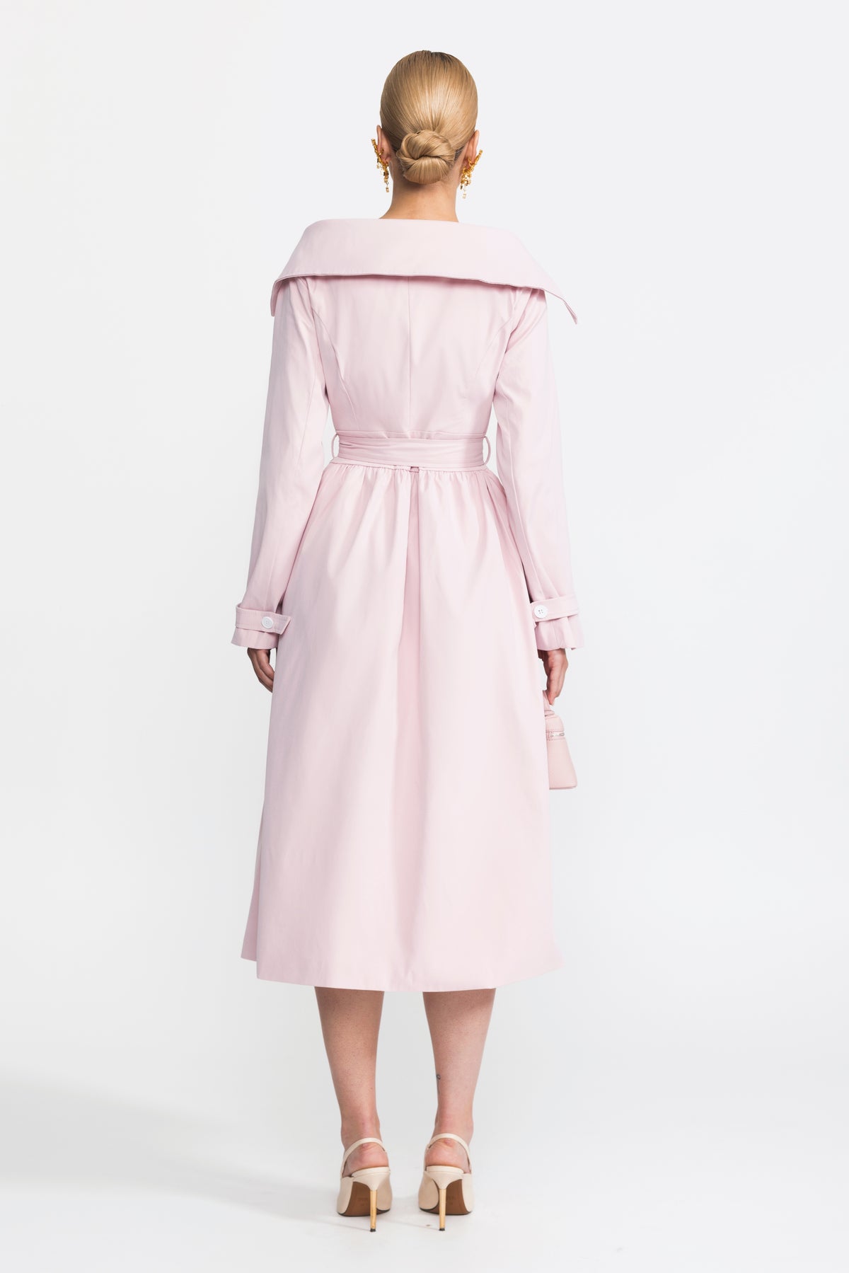 Rochie trench roz, cu guler off-shoulder și cordon în talie 