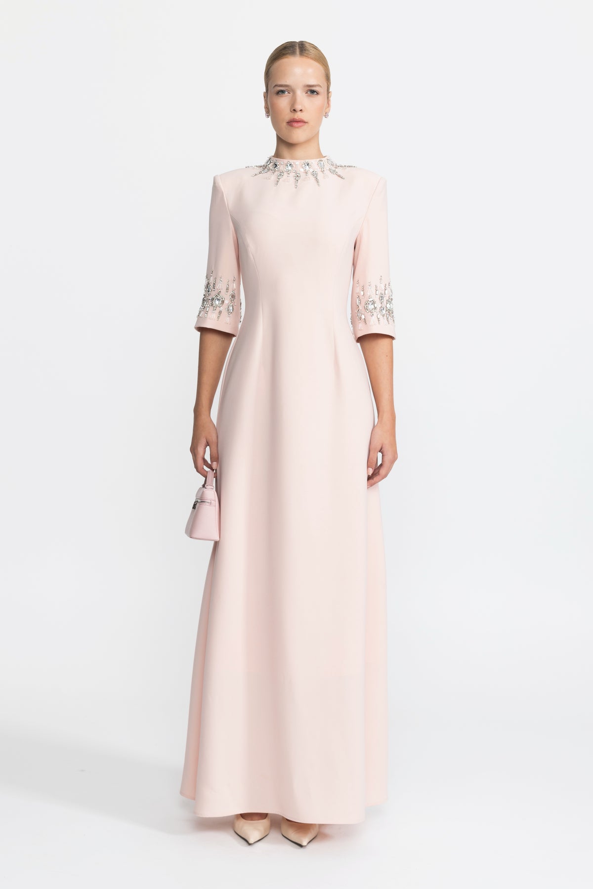 Rochie maxi roz cu guler și manșete ornate cu cristale 