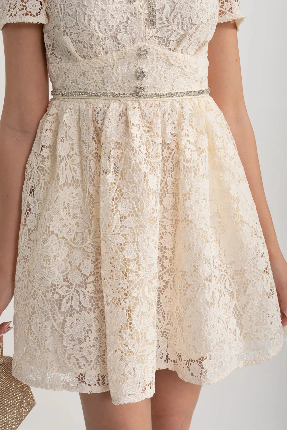 Short Sleeved Lace Dress With Rounded Neckline And Decorative Bow - Ivoire