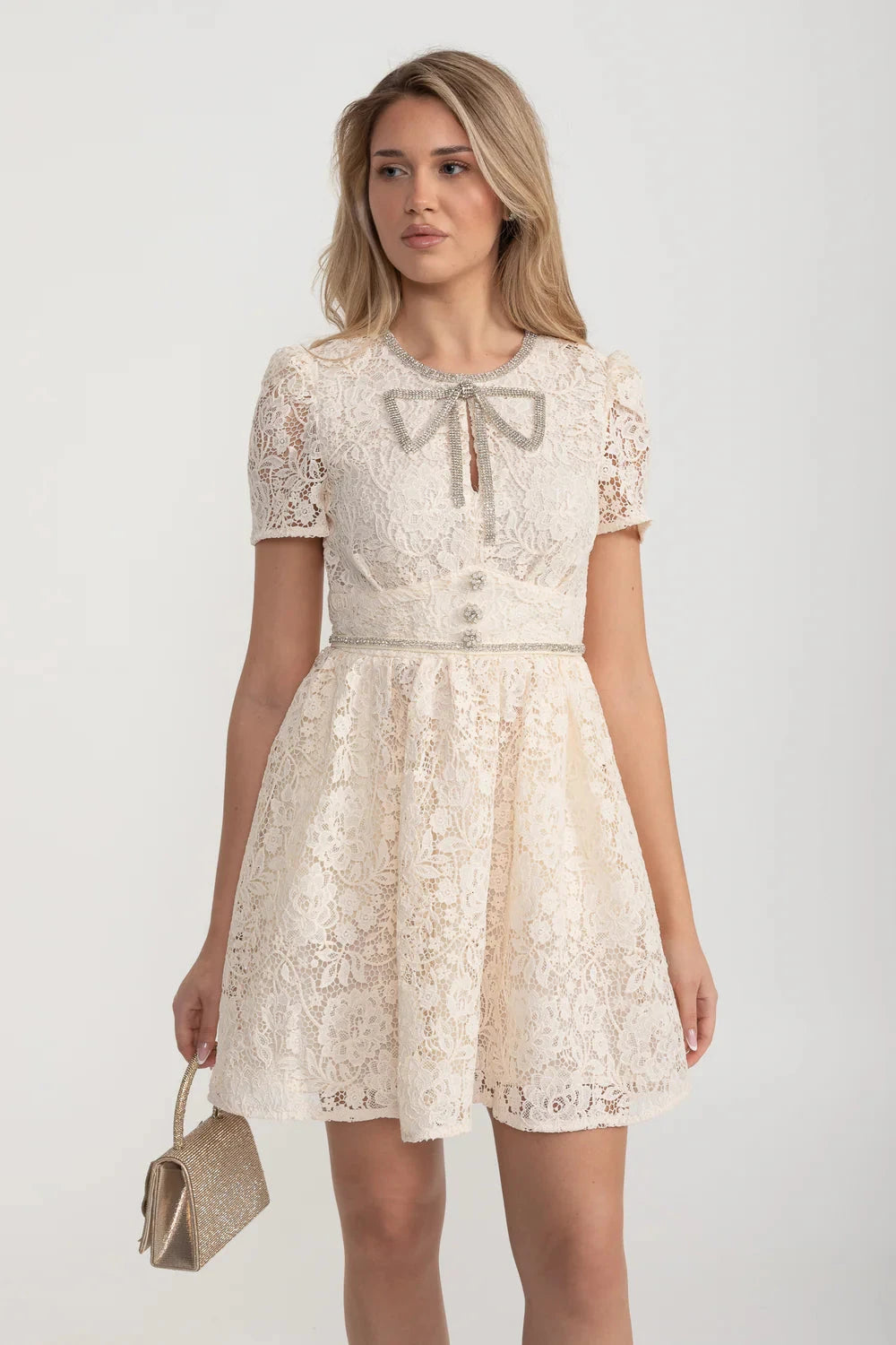 Short Sleeved Lace Dress With Rounded Neckline And Decorative Bow - Ivoire