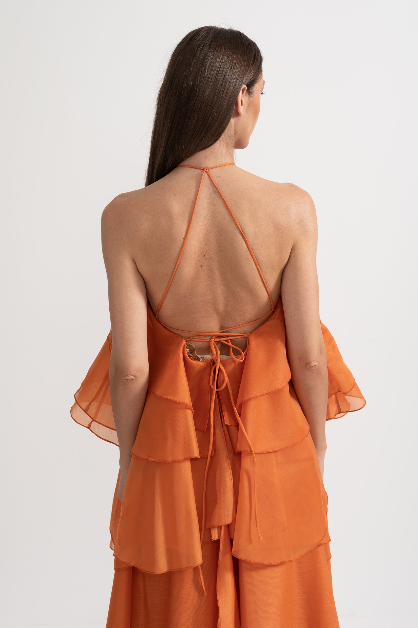 Rochie cu volane suprapuse, tip halter, cu floare decorativă la decolteu - Portocaliu 