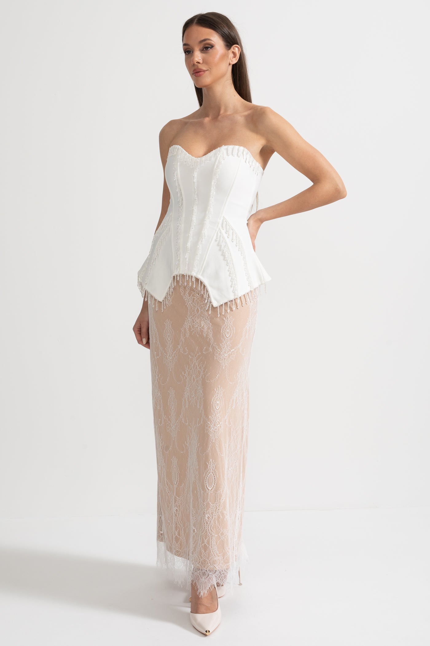 Rochie elegantă cu corset, top tip corset și fustă maxi nude transparentă - Alb 
