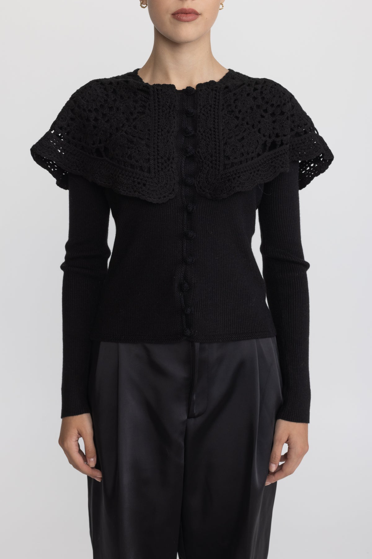 Cardigan din tricot reiat cu guler capelet croșetat - Negru 