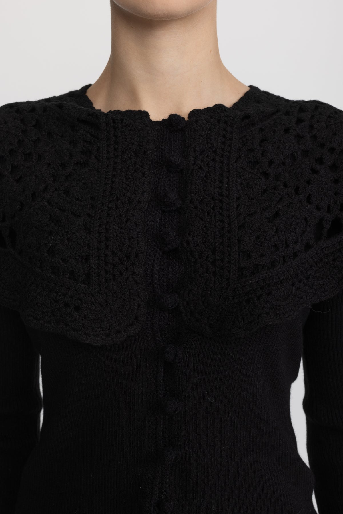 Cardigan din tricot reiat cu guler capelet croșetat - Negru 