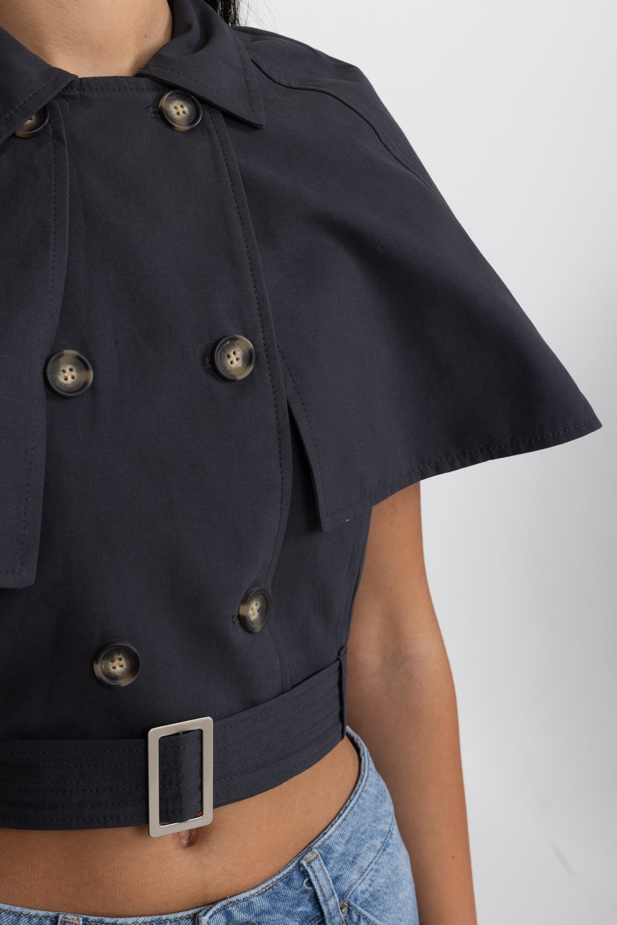 Top tip pelerină trench cropped cu curea - bleumarin 