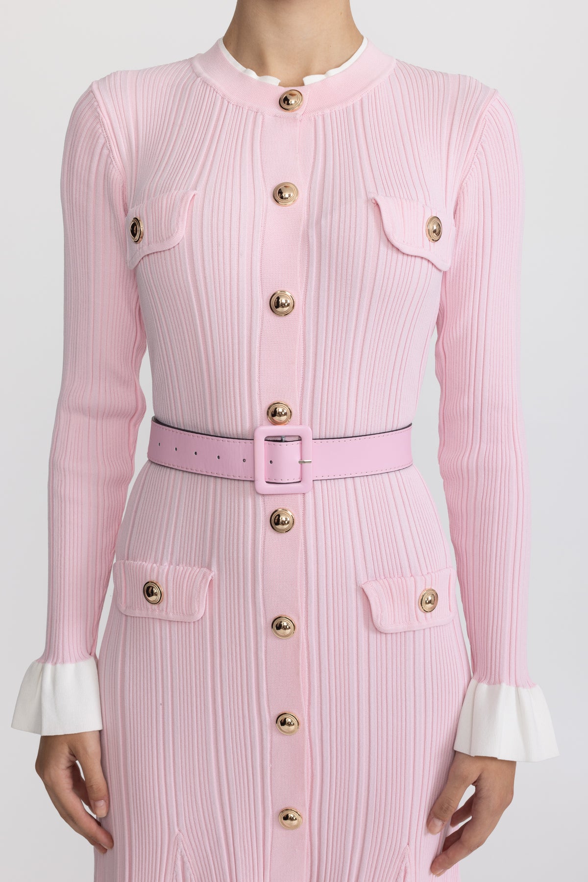 Rochie midi din tricot reiat, cu nasturi în față și cordon în talie - Roz 