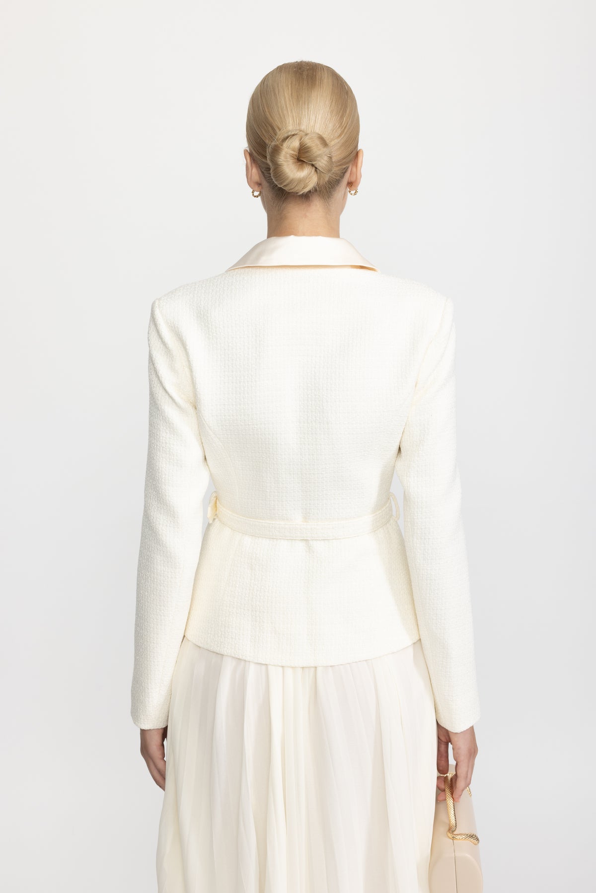 Rochie-jachetă din tweed cu guler din satin și fustă plisată din dantelă - Ivoire 
