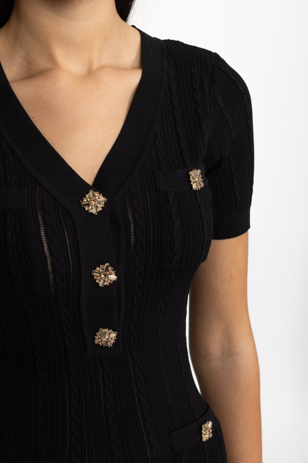 Rochie midi din tricot torsadat cu nasturi-bijuterie - negru 