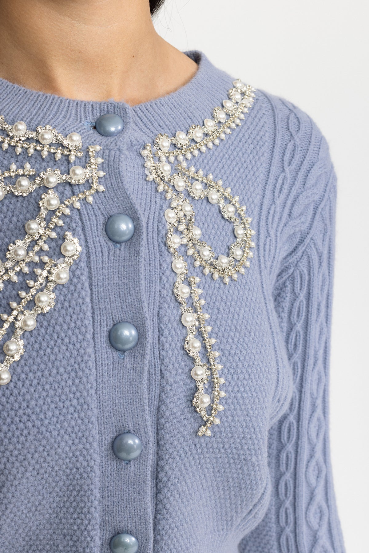 Cardigan din tricot cu torsade, decorat cu fundă cu perle - Albastru 