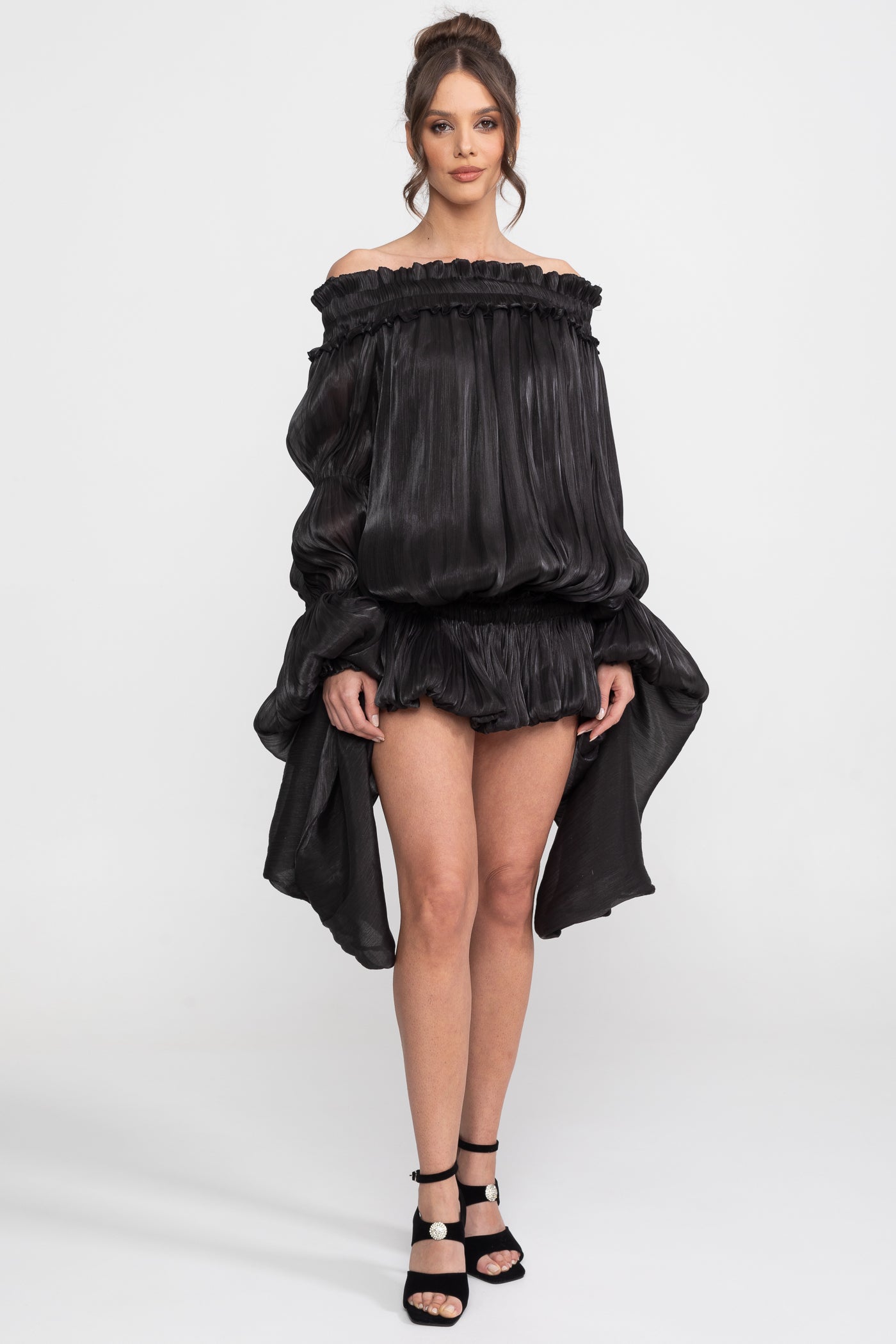 Rochie mini cu umeri goi și volane, cu mâneci drapate - Negru 