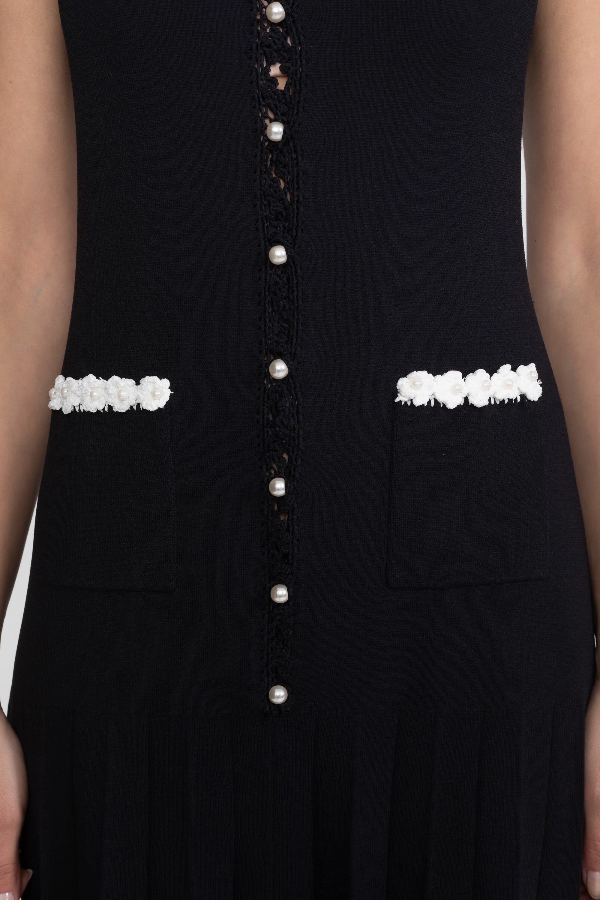 Sleeveless Midi Dress With Pearl Trim Details - Black