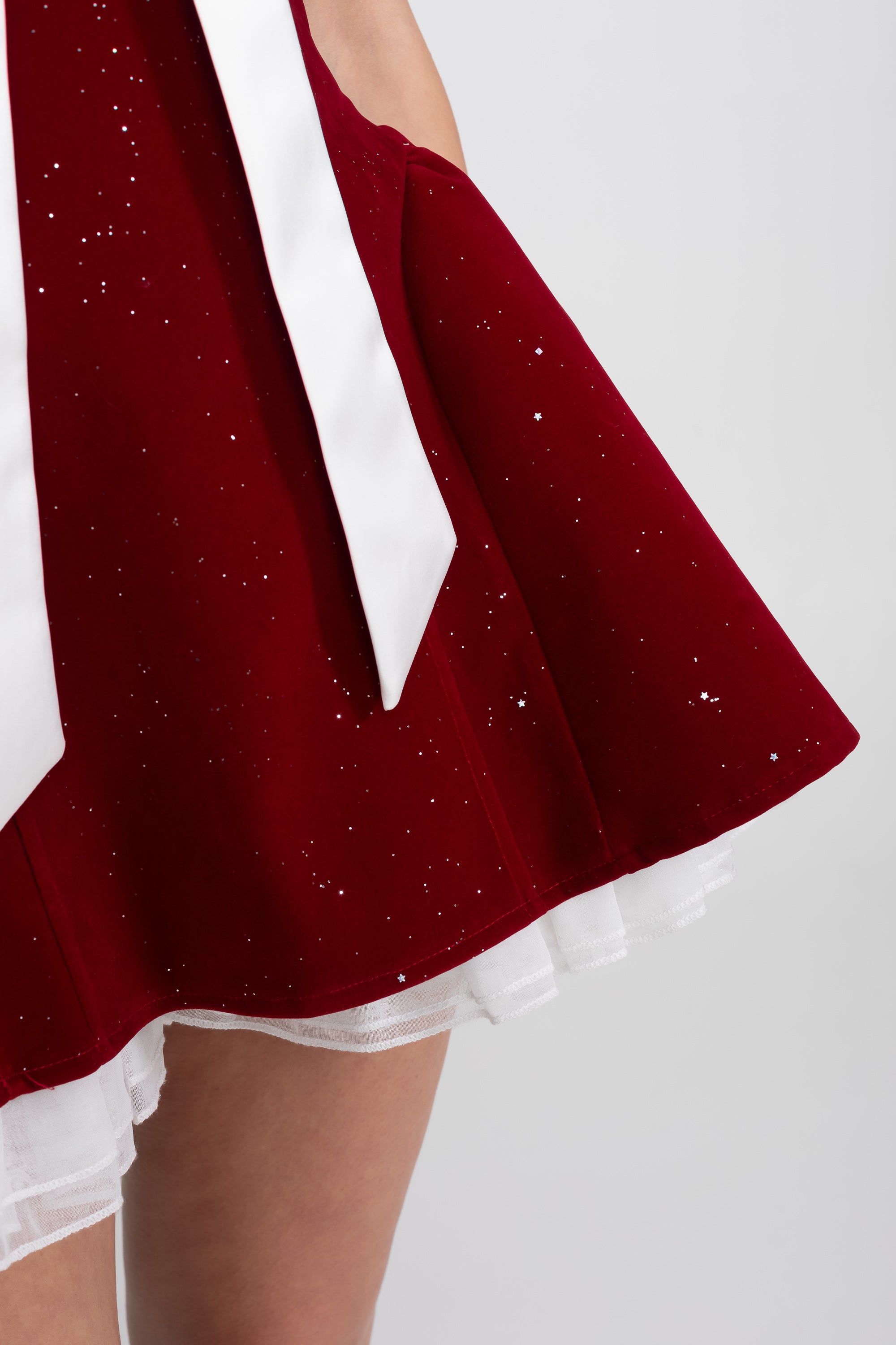 Rochie mini din catifea, fără bretele, cu fundă din satin și tiv cu volane - Roșu 